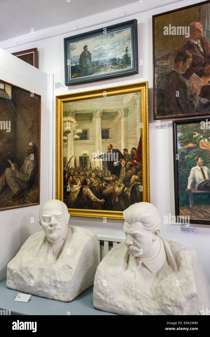 Bustes de Lénine et Staline, le réalisme socialiste Art Gallery, Palais Zamoyski à Kozlowka, près de Lublin, Pologne Malopolska Banque D'Images