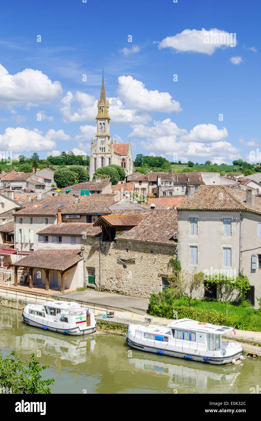 La vieille ville de Nérac sur la rivière Baïse, Nérac, Lot-et-Garonne, France Banque D'Images