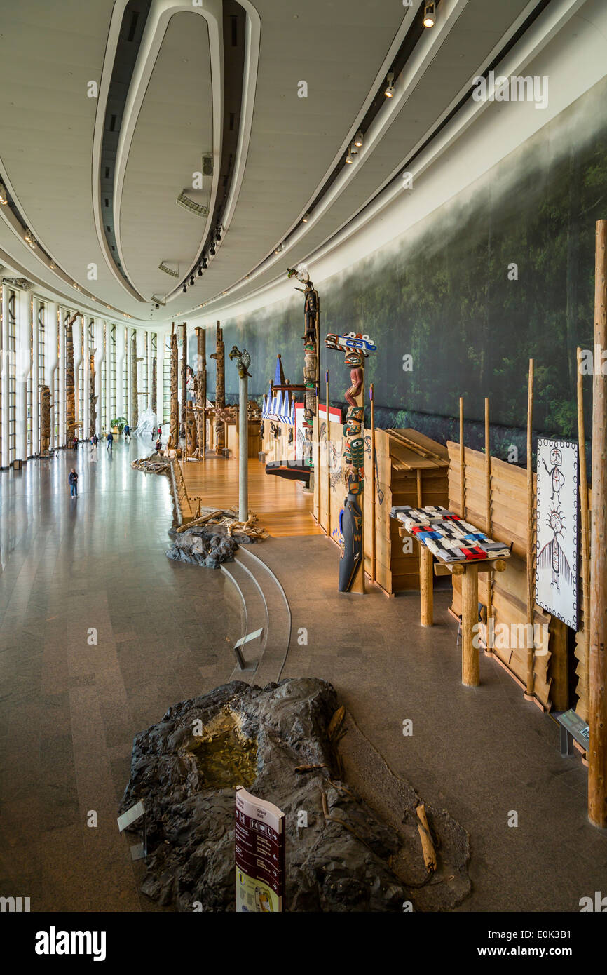 Couloir intérieur du Musée des civilisations à Hull, Québec, Canada. Banque D'Images