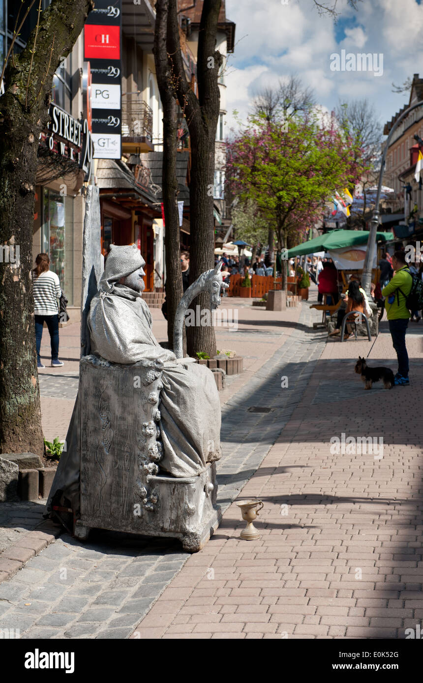 Old silver mime dans Zakopane Rue Krupowki Banque D'Images