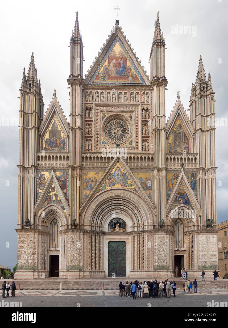 Vue de la façade de la cathédrale d'Orvieto, Ombrie, Italie Banque D'Images