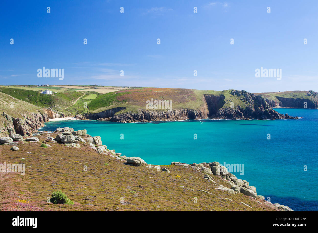 South West Coast Path à Mill Bay, Nanjizal près de Lands End, West Cornwall Banque D'Images