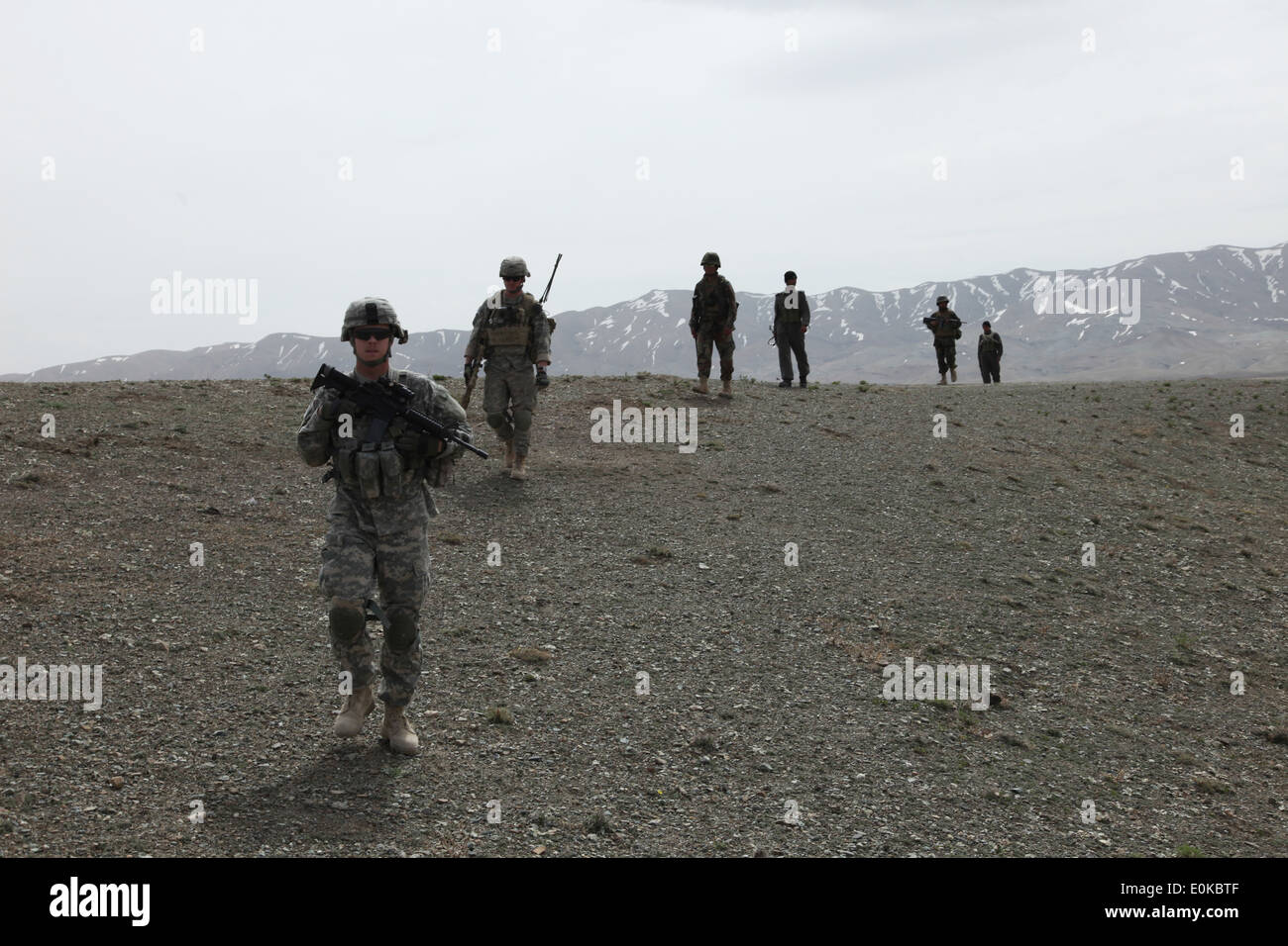 Les soldats de l'armée des États-Unis à partir du 1er peloton, la Compagnie Charlie, 1er Escadron, 91e Régiment de cavalerie, 173ème Airborne Brigade Combat Team, Banque D'Images