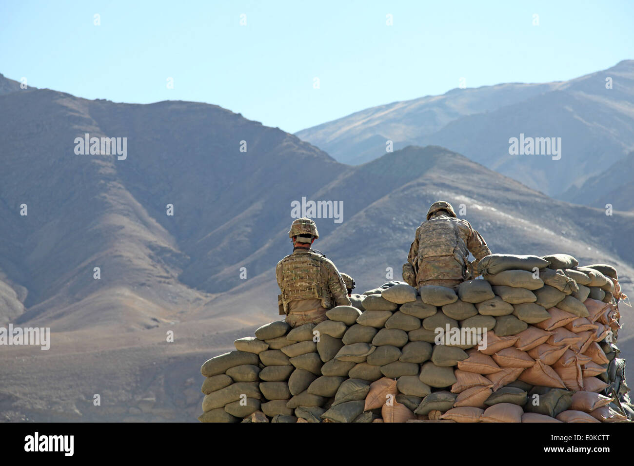 La province de Wardak, Afghanistan - l'armée américaine de la CPS. Jamus Grandstrom de Reading, Pennsylvanie (à droite) et de la CPS. Daniel Collazo de Newports,Va., Banque D'Images