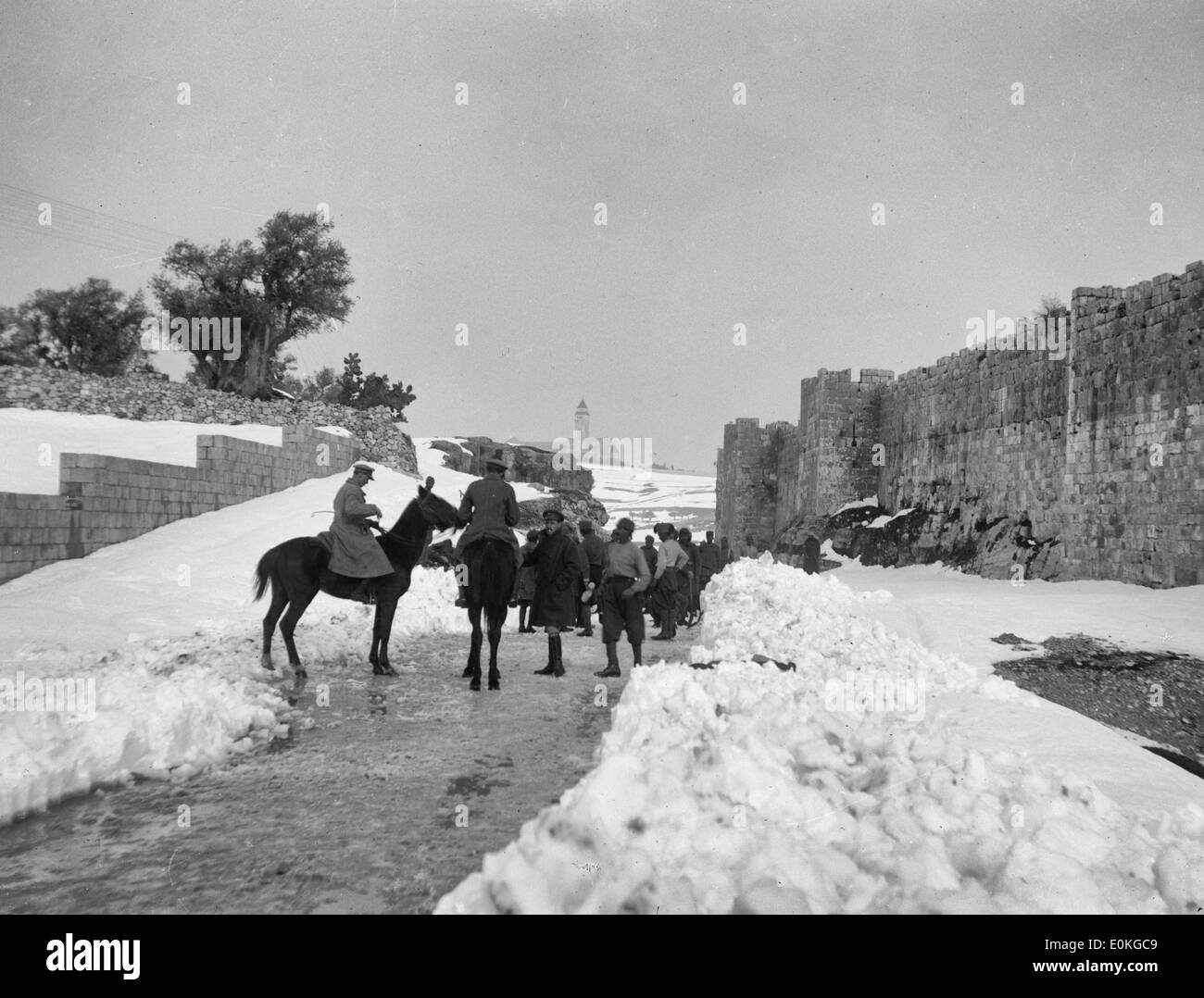 Jérusalem au cours d'un hiver enneigé. Mur nord avec les dérives de la neige, vers 1920 Banque D'Images