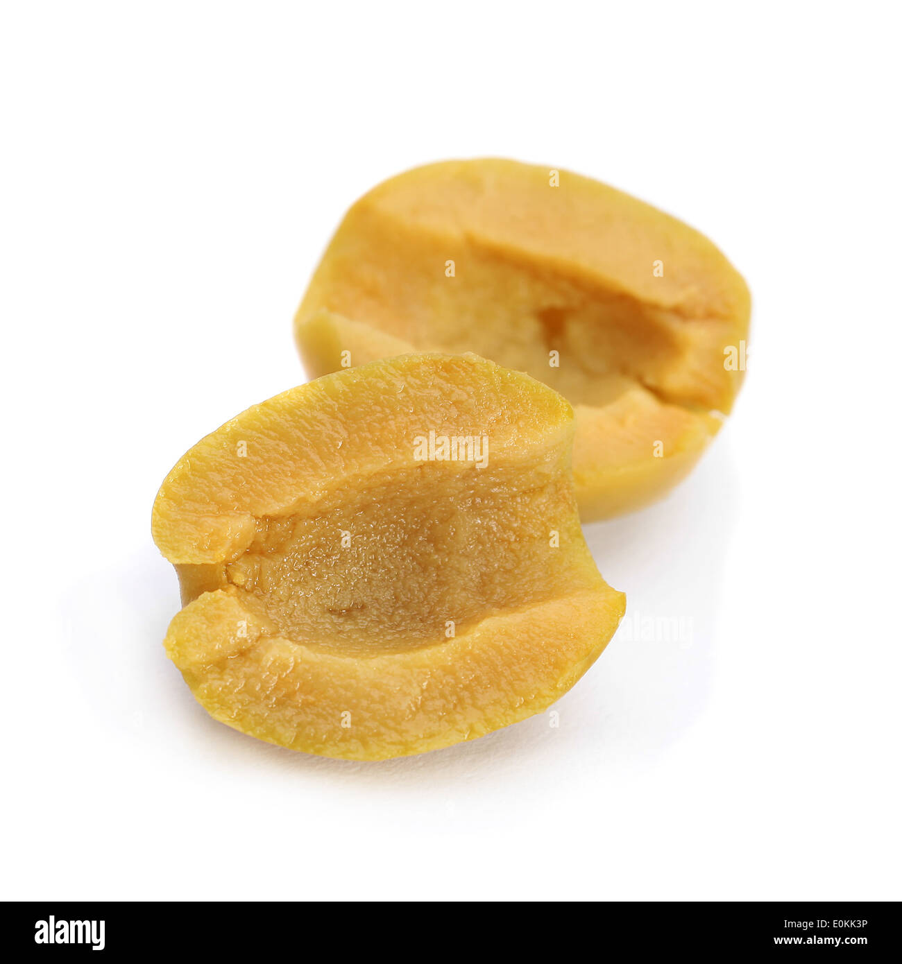 Gros plan d'olive vert mariné isolated on white Banque D'Images