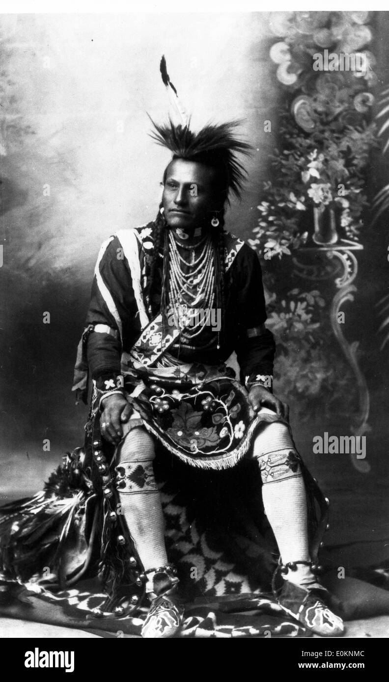 Portrait d'un Amérindien dans l'habillement Banque D'Images