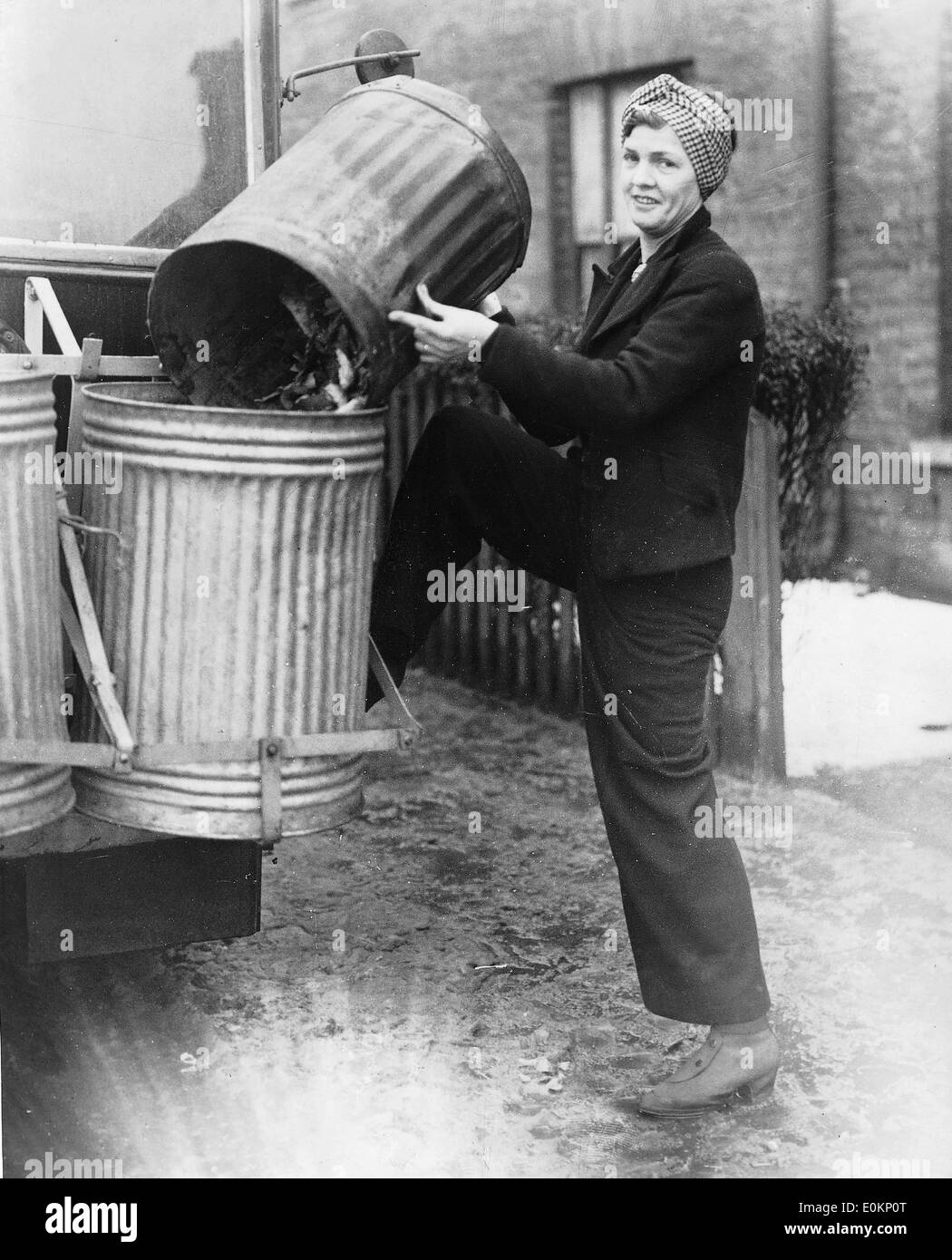 Femme au travail pendant la Seconde Guerre mondiale Banque D'Images