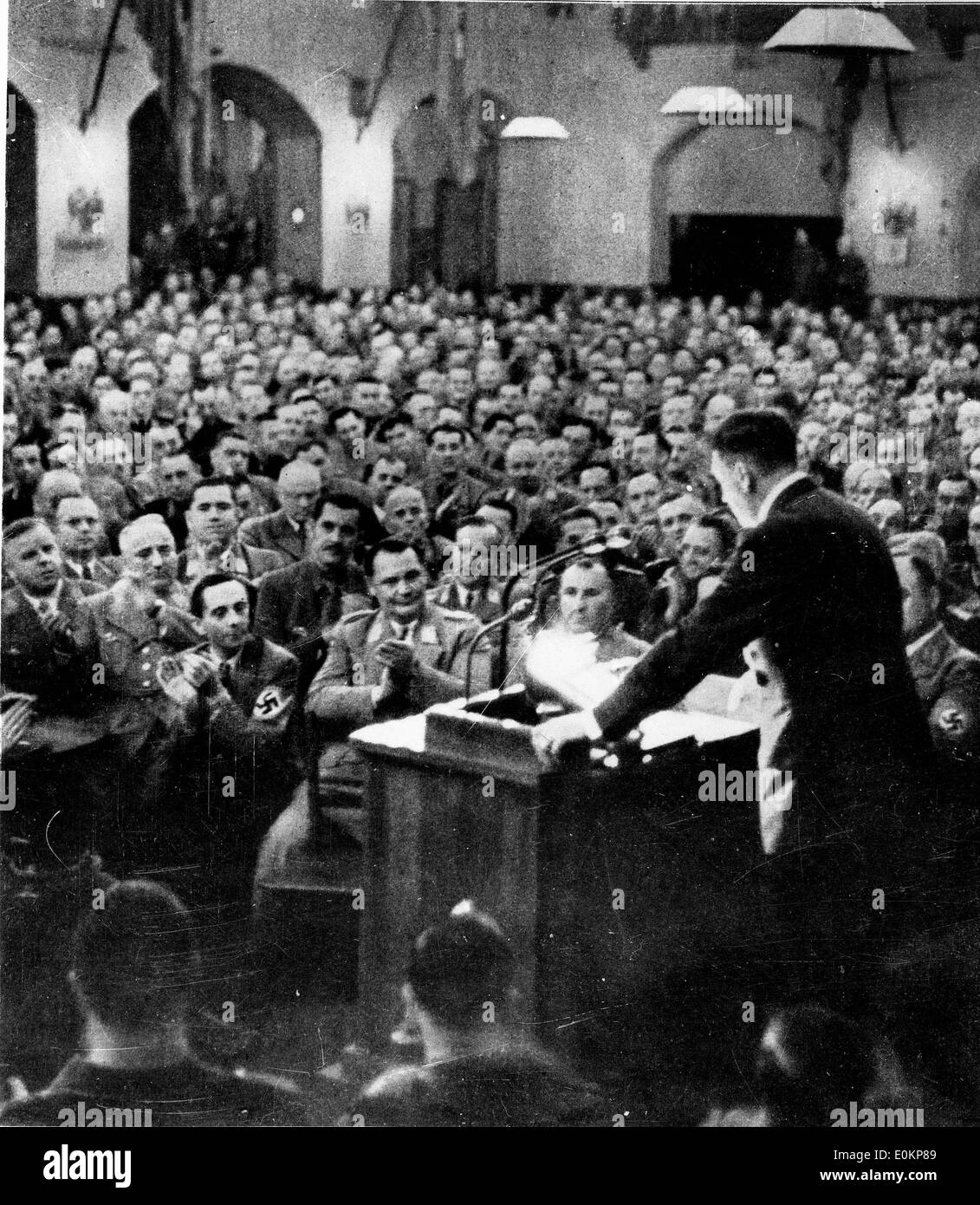 Lors d'un discours d'Adolf Hitler Banque D'Images