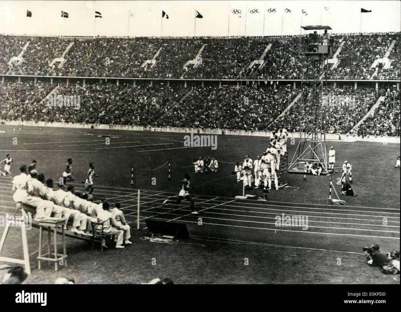 26 mai 1936 - Jeux Olympiques de Berlin - 1936 : America's Jesse Owens en battant le record du monde du 100 mètres - 10,3 secondes.  : Banque D'Images