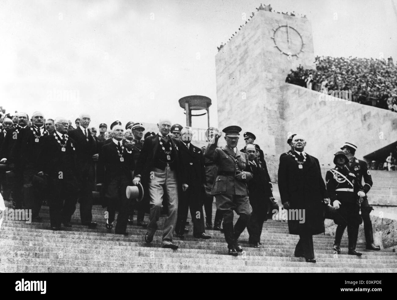Adolf Hitler et le comte Henri de Baillet-Latour belge entrant Welt stade lors Olympics Banque D'Images