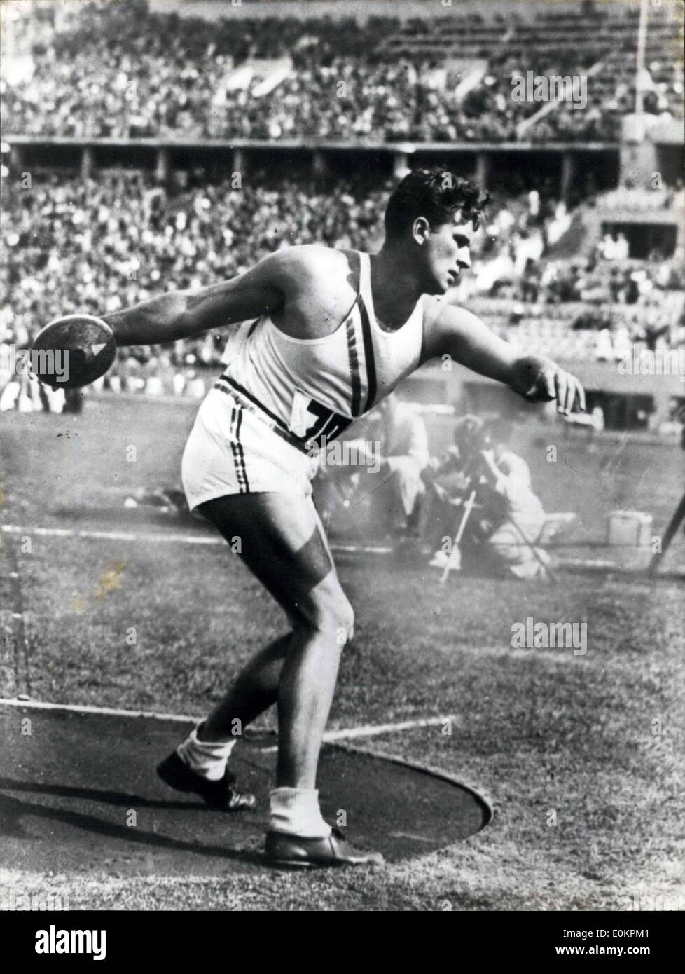 22 octobre 1936 - Berlin - Jeux Olympiques 1936. La photo montre l'Américain Kenneth Carpenter remportant le lancer du disque Banque D'Images