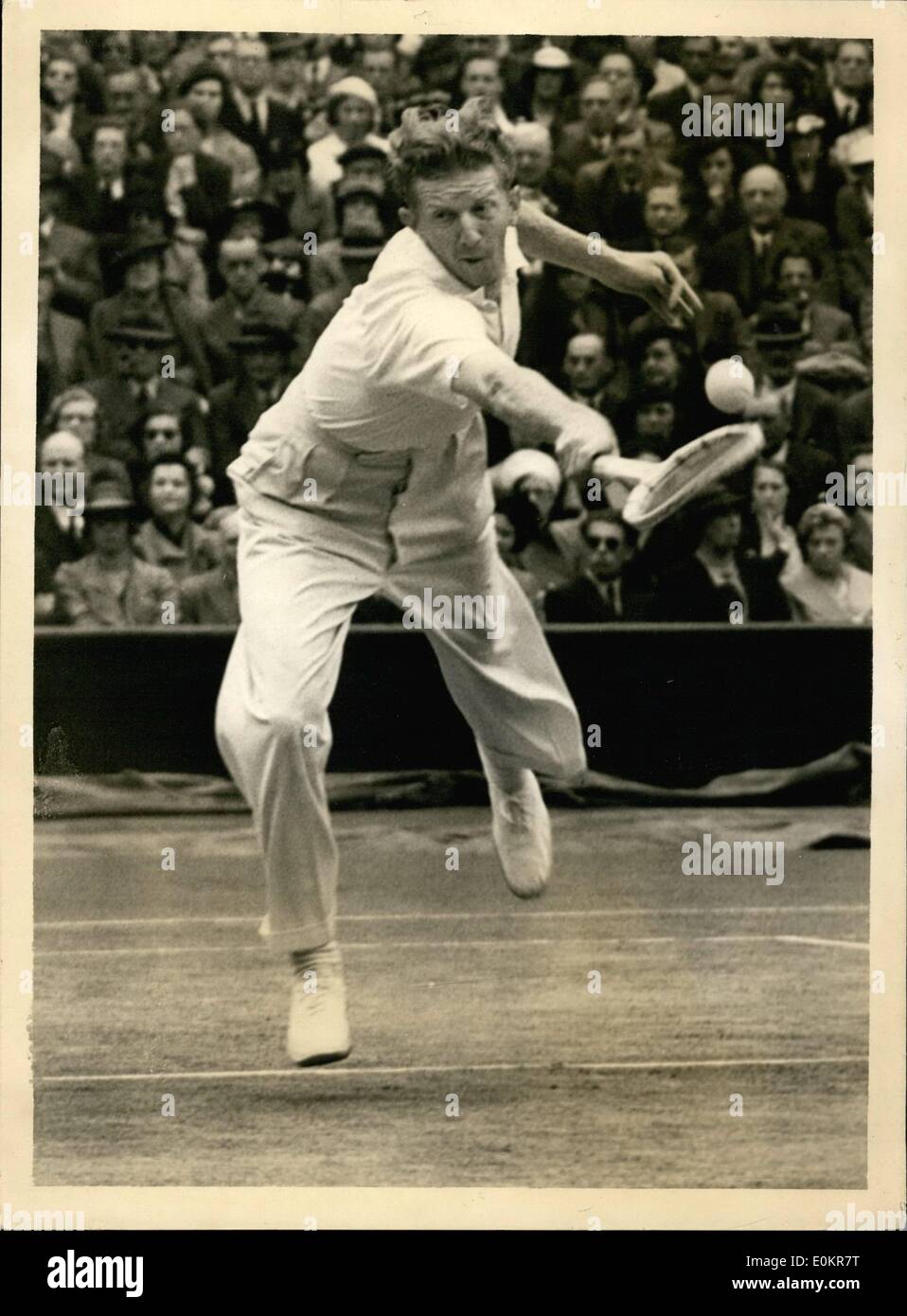 Juillet 07, 1938 - Budge Austin bat facilement en finale de Wimbledon. Photo montre Donald Budge en jeu contre H.W. Austin en finale le cet après-midi. Banque D'Images