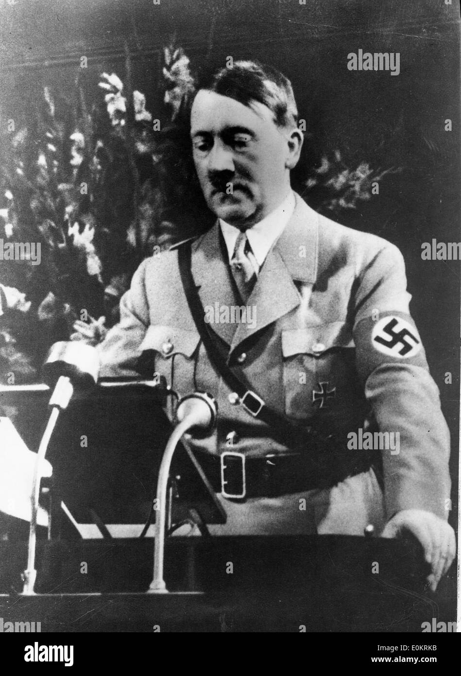 Adolf Hitler au podium Banque D'Images