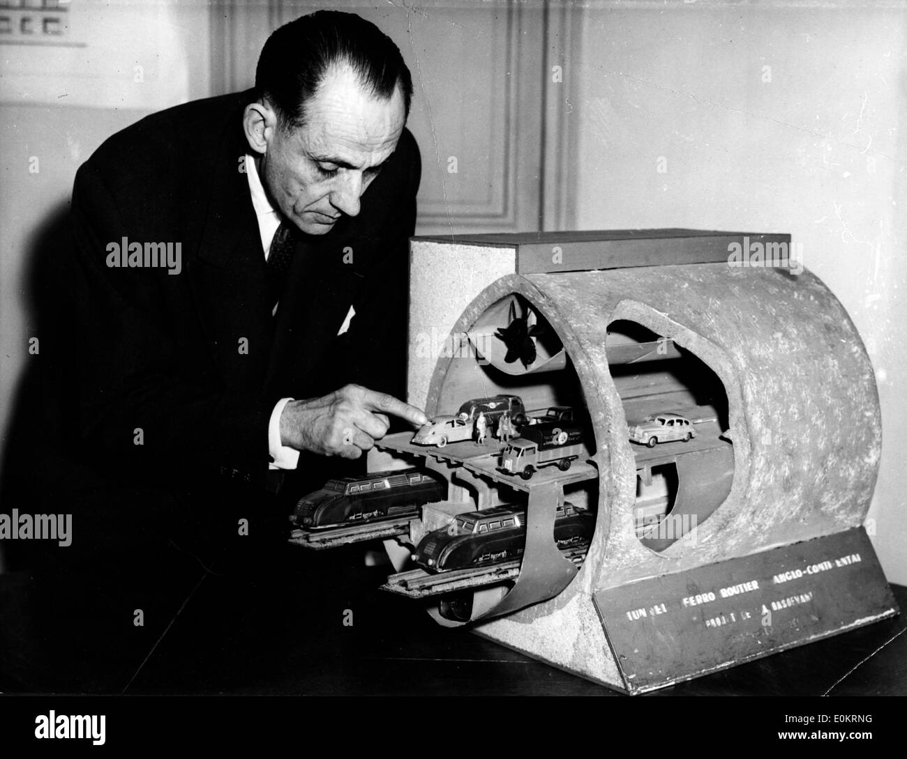 André Basdevant Ingénieur avec une de ses machines Banque D'Images