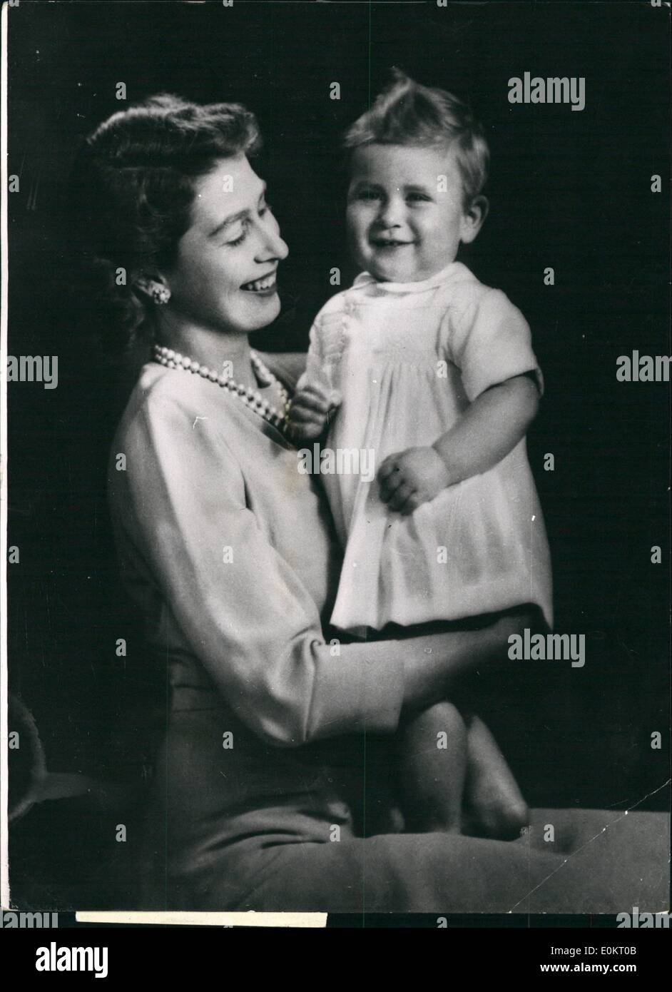 Novembre 11, 1949 - Nouvelle étude d'anniversaire de la plus jeune prince. La princesse Elizabeth et le prince Charles : Son Altesse Royale le Prince Charles, fils de la princesse Elizabeth et le duc d'Édimbourg, célèbre son premier anniversaire le lundi 14 mai. Novembre - cette image du bébé avec sa mère, a été fait spécialement pour commémorer son anniversaire. Banque D'Images