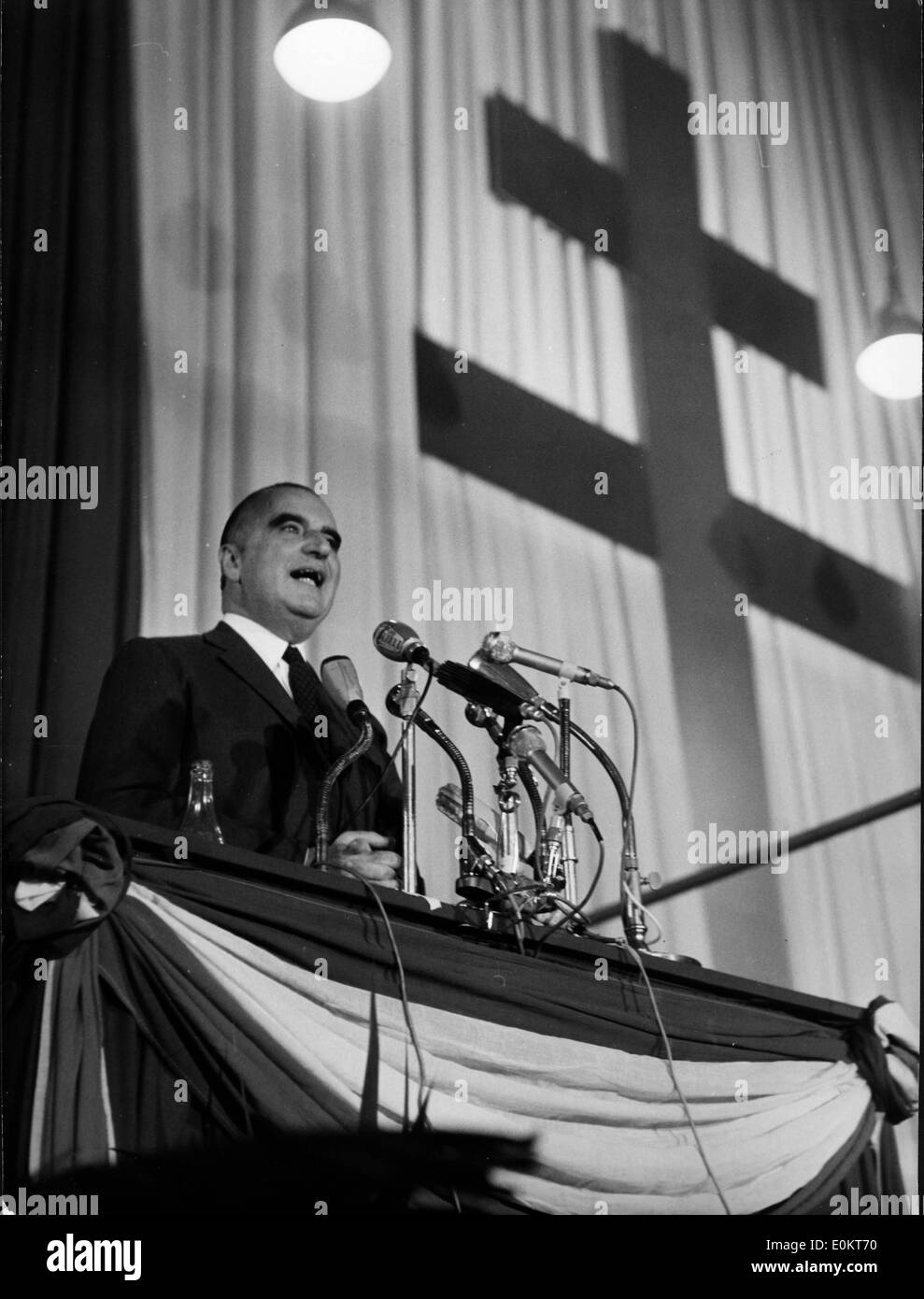 01 janv., 1950 - Photo : circa années 1950 à 1960, l'emplacement exact inconnu. Felix Alwyn Alfried Krupp von Bohlen und Halbach (13 août 1907 - 30 juillet 1967), souvent appelée ALFRIED KRUPP, a été reconnu coupable d'un criminel de guerre nazi, un industriel, un concurrent dans les courses de yacht olympique et membre de la famille Krupp, qui a joué un rôle important en Allemagne depuis le début du 19ème siècle. Banque D'Images