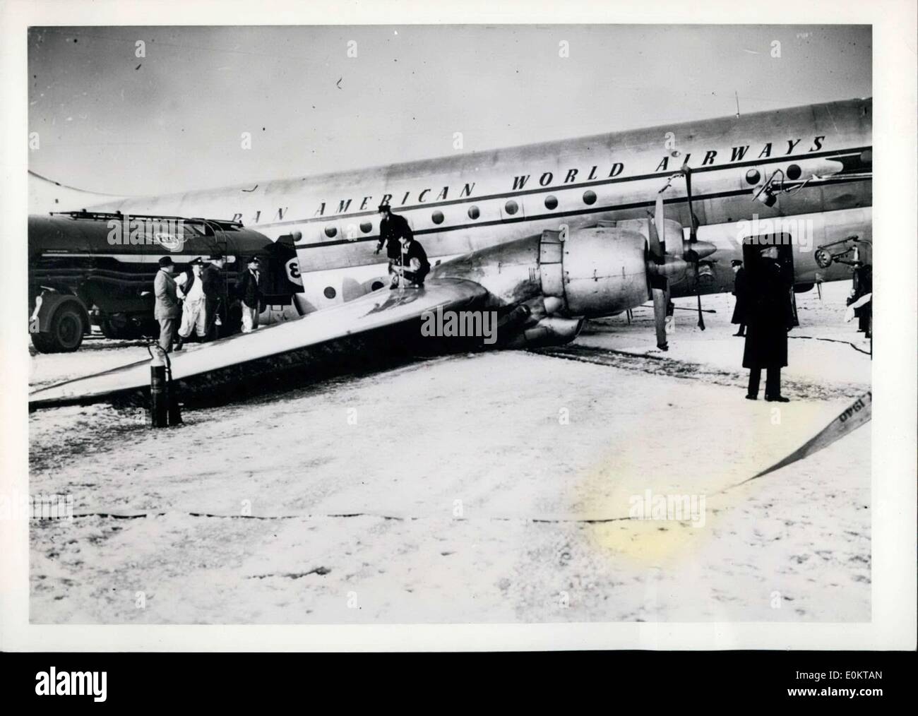 Janv. 05, 1951 - Atterrissage en catastrophe d'un croiseur stratosphérique... Ce Pan American Airways flight a dû faire un atterrissage en catastrophe à la Banque D'Images