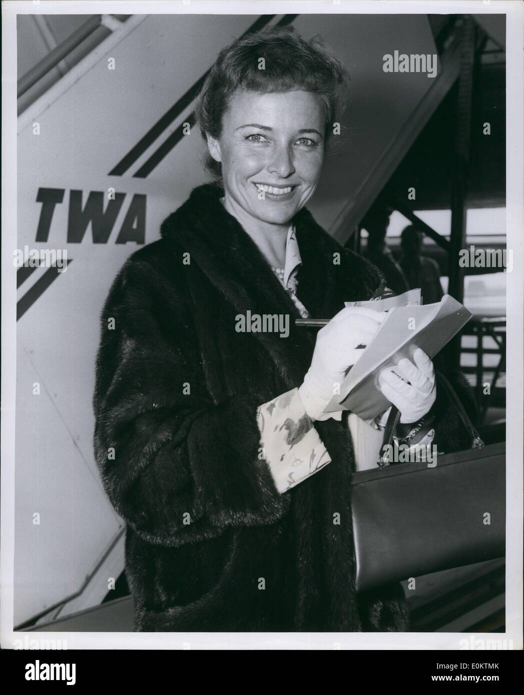 Jan 1, 1950 - L'aéroport Idlewild, 24 septembre -- charmante Laraine Day a volé en ici ce matin sur Twa's super de Los Angeles. Elle est ici pour participer à un plat spectaculaire et bien sûr participera à la série mondiale avec son mari Leo Durocher. (Date précise inconnue). Banque D'Images