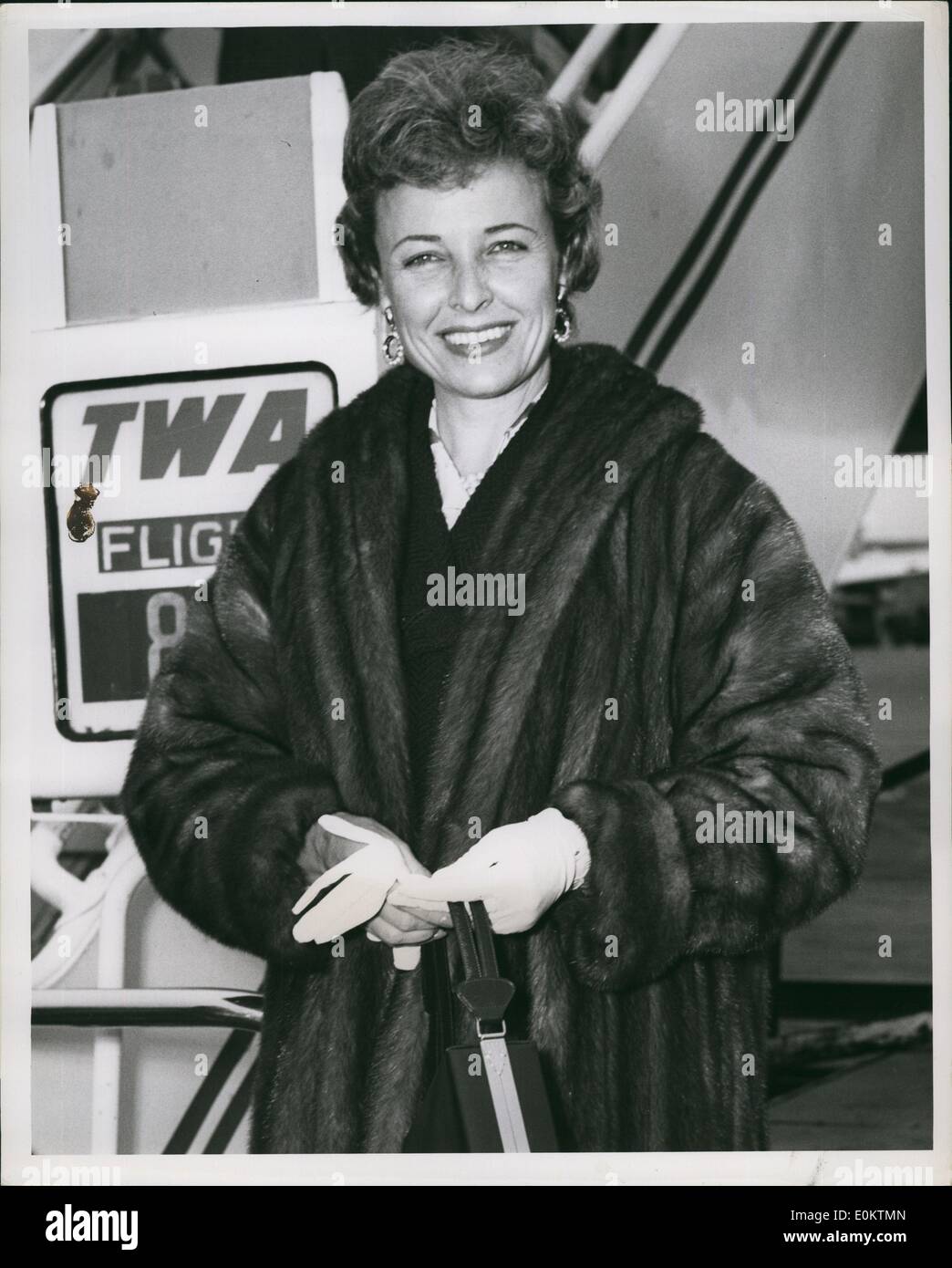 Jan 1, 1950 - L'aéroport, N.Y. sauvages ralenti , 2 avril --- Laraine Day est arrivé sur Twa Jet-stream de la perte de l'Ange pour faire apparitions à la télévision à New York. (Date précise inconnue). Banque D'Images