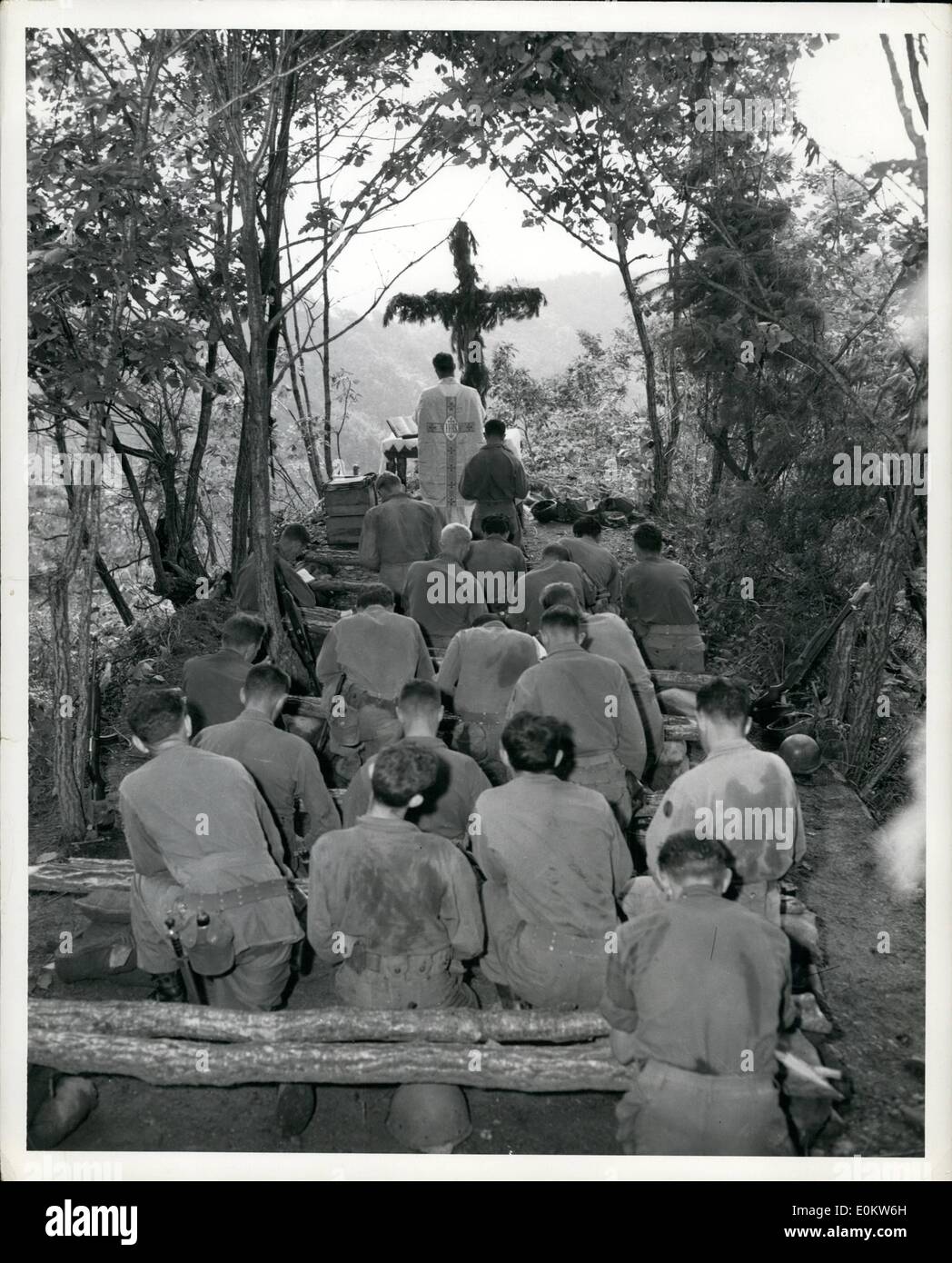 08 août 1951 -  Conflit : le capitaine de l'aumônier Kenny Lynch dirige des services pour l'une des sociétés ''B'' 31st RCT, 7th U.S. Banque D'Images