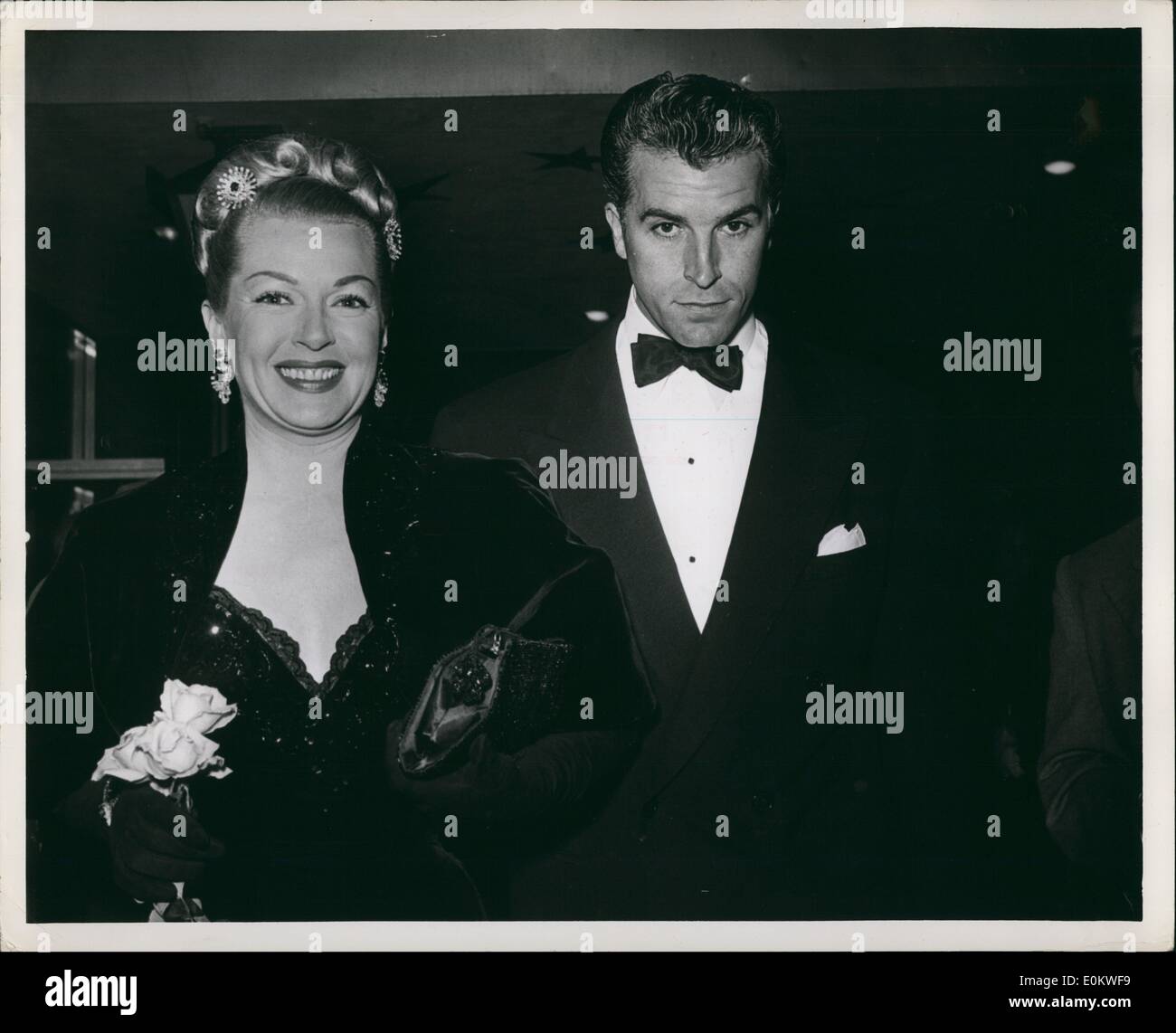 Novembre 11, 1951 - Nouveau point de romance à Hollywood, Lana Turner arrive avec l'écran Idol Fernando Lamas à l'Egyptian Theatre d'Hollywood pour la premiere sur invitation de ''Un Américain à Paris'' le Nov 9e 51. Banque D'Images