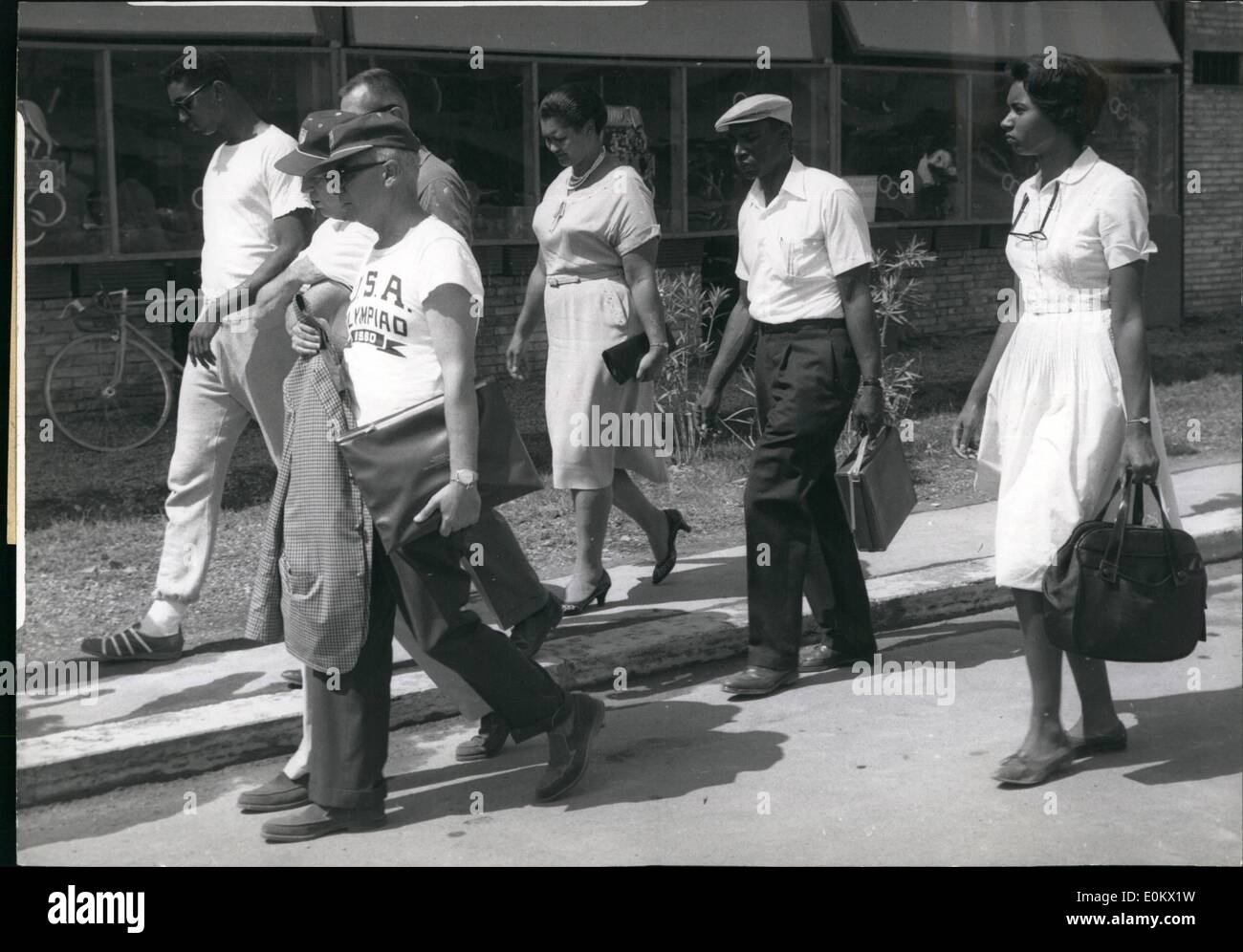 08 août 1950 - Record du Monde - Saut en hauteur - prend sa famille à déjeuner - dans le Village Olympique : visible dans les Jeux Olympiques Banque D'Images