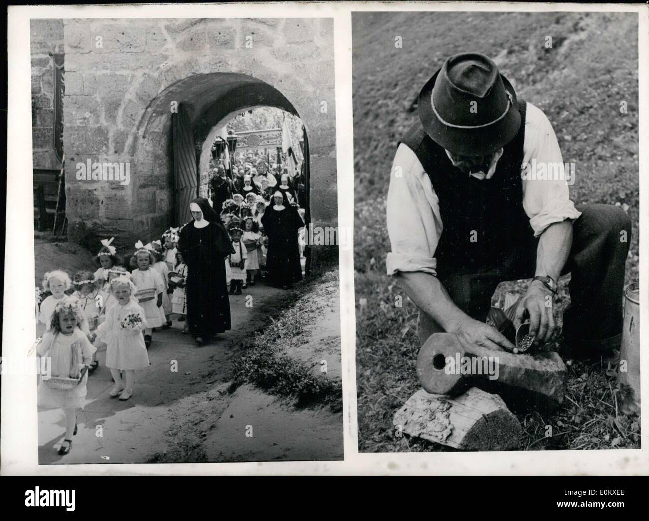 Juin 06, 1952 - Sur la photo de gauche est un groupe d'élèves lors d'une cérémonie de procession sur Fronleichnam jour en Allemagne. Sur la droite est un homme qui prépare une salve pour les vacances. C'est une fête catholique qui signifie littéralement ''fête du Corpus Christi. Banque D'Images