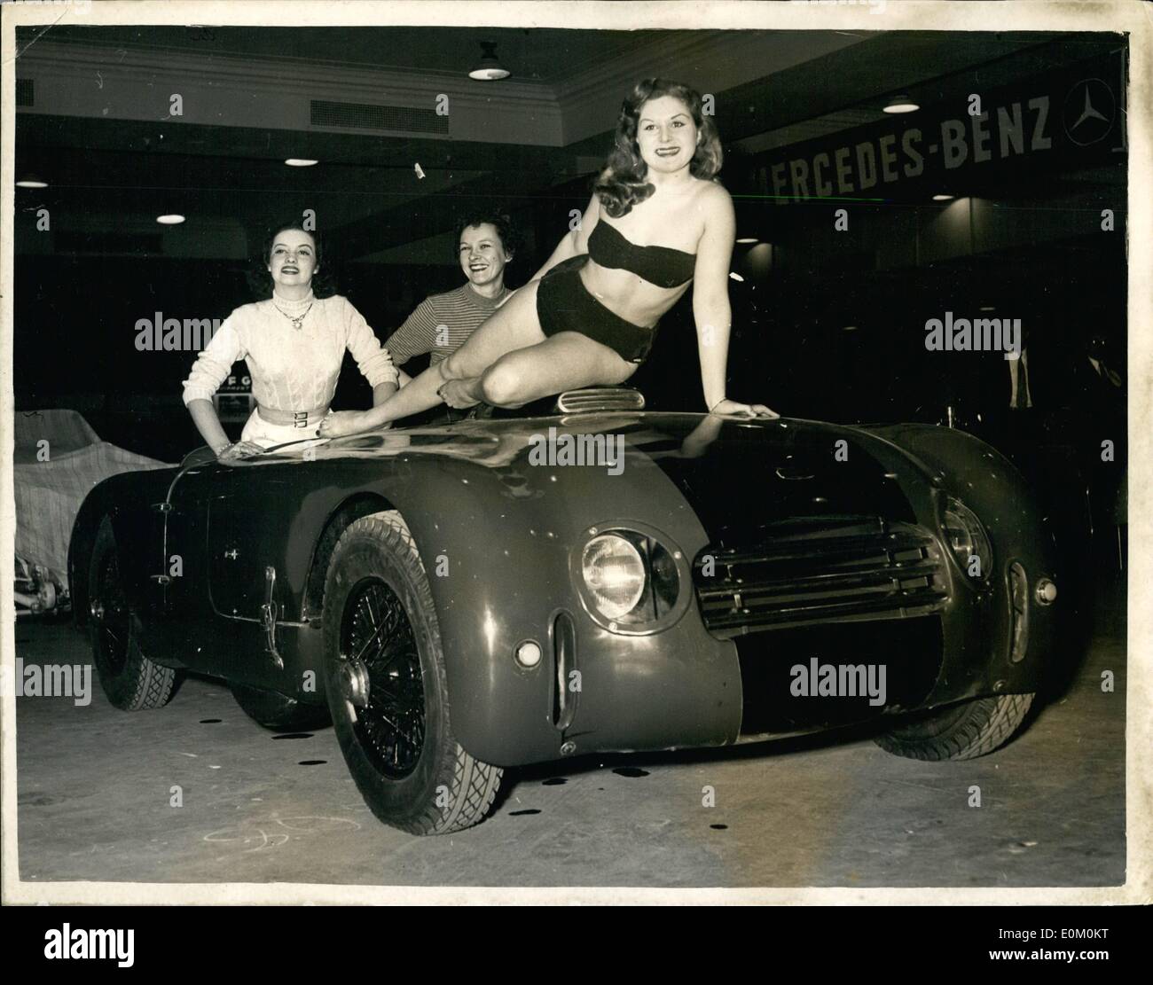 10 févr. 02, 1953 - Le monde du sport automobile Show au Madison Square Garden. La photo montre la voiture de sport 1953 Allard une des pièces vues sur le salon de New York. Banque D'Images