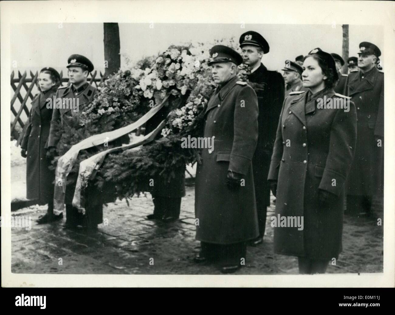 01 janvier, 1953 - L'Demonstratte juif berlinois pour assassiné communistes allemands : En même temps que les Juifs étaient prersecuted régulateur par les Soviétiques dans les États communistes al - le Gouvernement de la RDA - l'Allemagne de l'est le SAssocition a ordonné à une démonstration par l'Est de 'Berlinois 'Mémoire'' de deux communistes allemands bien connus - assassiné il y a 34 ans, Karl Liebknecht et Rosa Luxemburg. Un grand défilé a eu lieu dans les rues de la ville à la photo à laquelle le parti communiste de ''ertysrs» ont été effectuées Banque D'Images