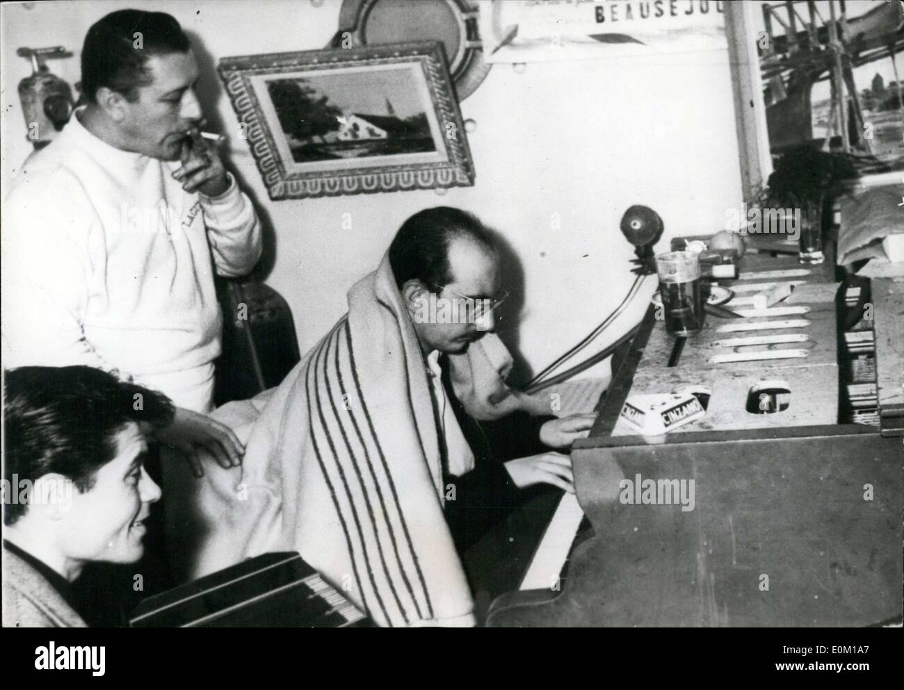 26 janvier 1953 - Record du monde : Robert Sergil joue du piano pour 232  heures nonstop ESS Photo Stock - Alamy