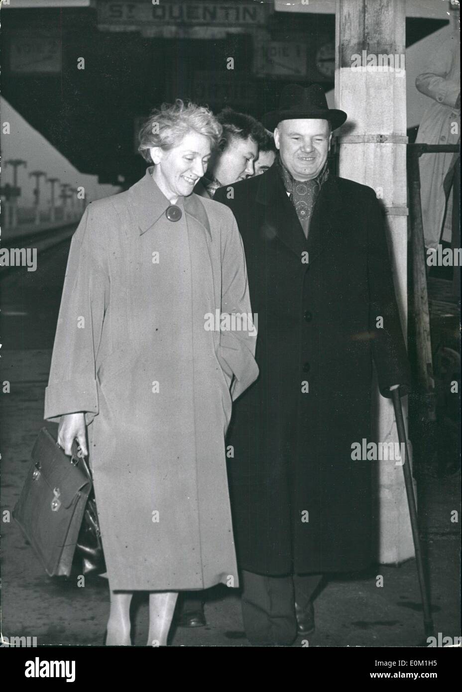 Avril 01, 1953 - M. Maurice Thorez et Jeannette Vermeersch arrivent à Paris Banque D'Images
