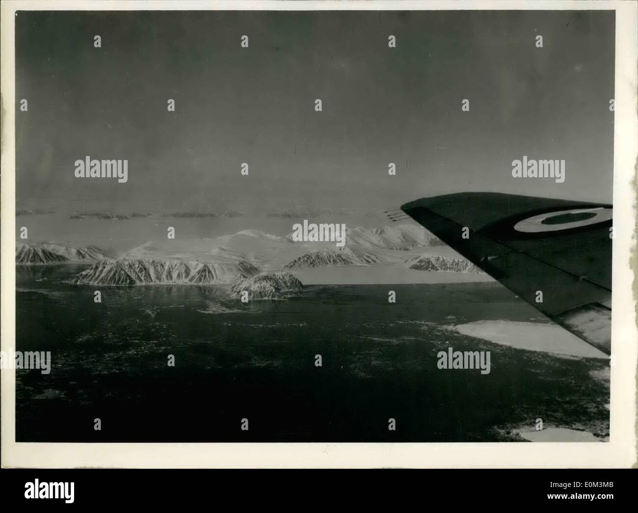 Mai 05, 1953 - La Photo Officielle (Ministère de l'air) Crown copyright réservés. En survolant le pôle Nord : deux avions de Hastings, de la Royal Air Force Flying College à Manby, lignes., je viens de rentrer avec ces photos prises par un photographe sur Ministère de l'air survoler et près du Pôle Nord Banque D'Images