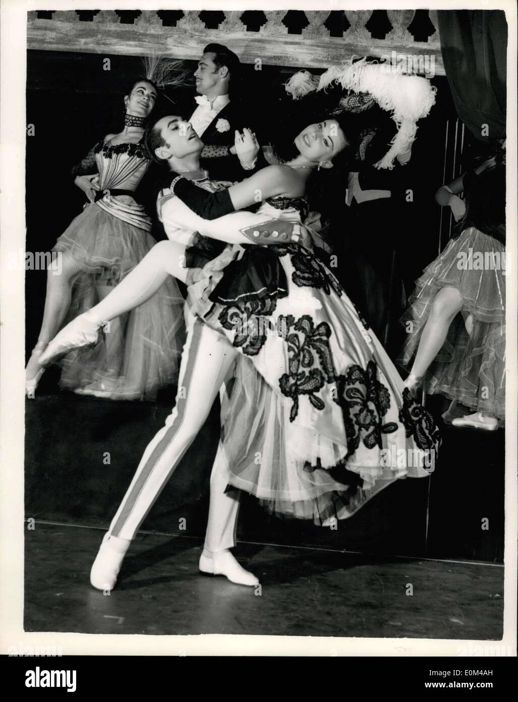 Juillet 23, 1953 - elle devient un ''Merry veuve à vingt-et-un pour danser au Royal Festival Hall. : Daphne Dale, qui a célébré son Banque D'Images