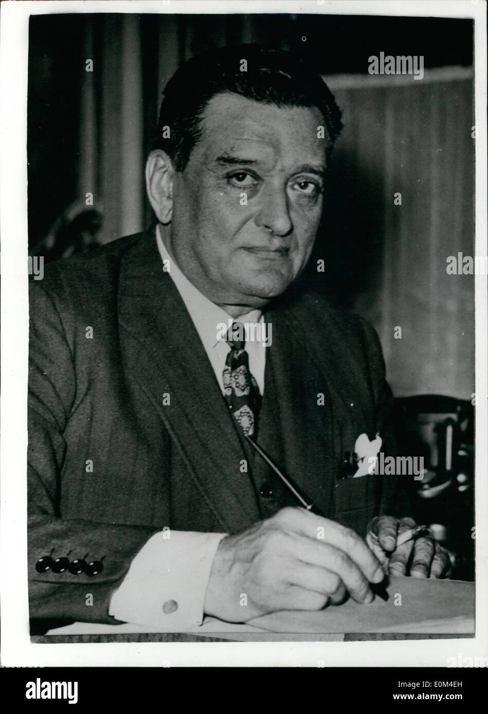 Juin 25, 1953 - 25-6-53 M. Auriol tourne à droite adjoint. M. Joseph Laniel, indépendant de droite, 63 pour le Calvados, adjoint a accepté hier soir pour tenter de former un gouvernement français. Il est le huitième chef d'entreprendre la tâche depuis la crise actuelle a commencé le 21 mai. Photo Keystone montre : M. Joseph Laniel, qui a entrepris d'essayer de former un nouveau gouvernement français. Banque D'Images