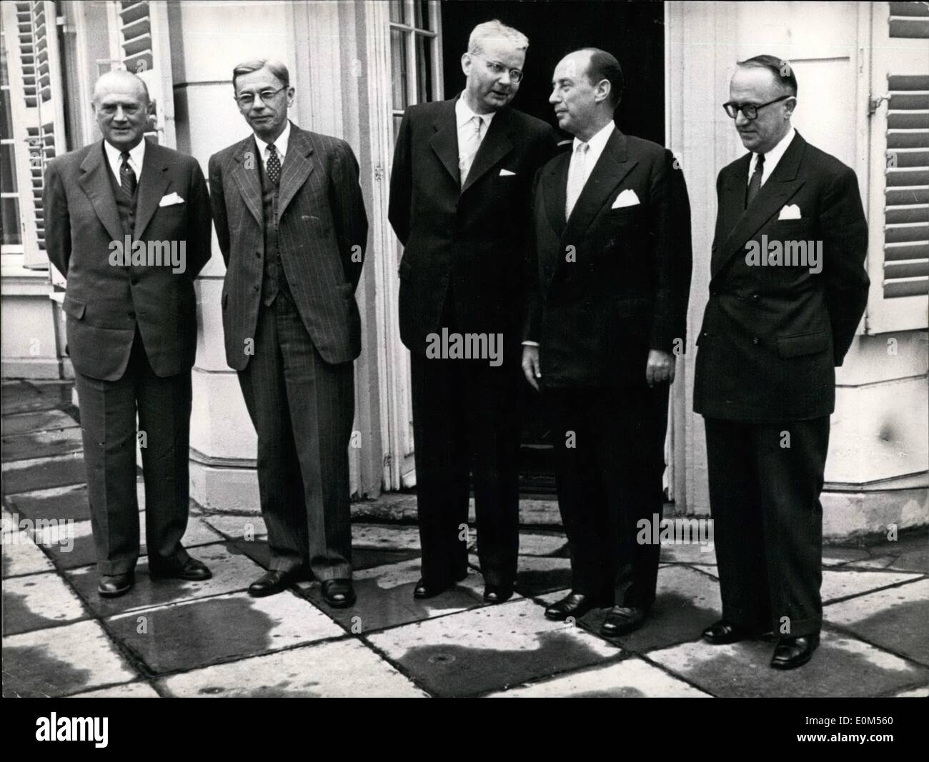 Juillet 07, 1953 - M. Adlai Stevenson à Bonn : Le lundi 13 juillet 1953, M. Adlai E. Stevenson, l'ex-président démocratique Banque D'Images