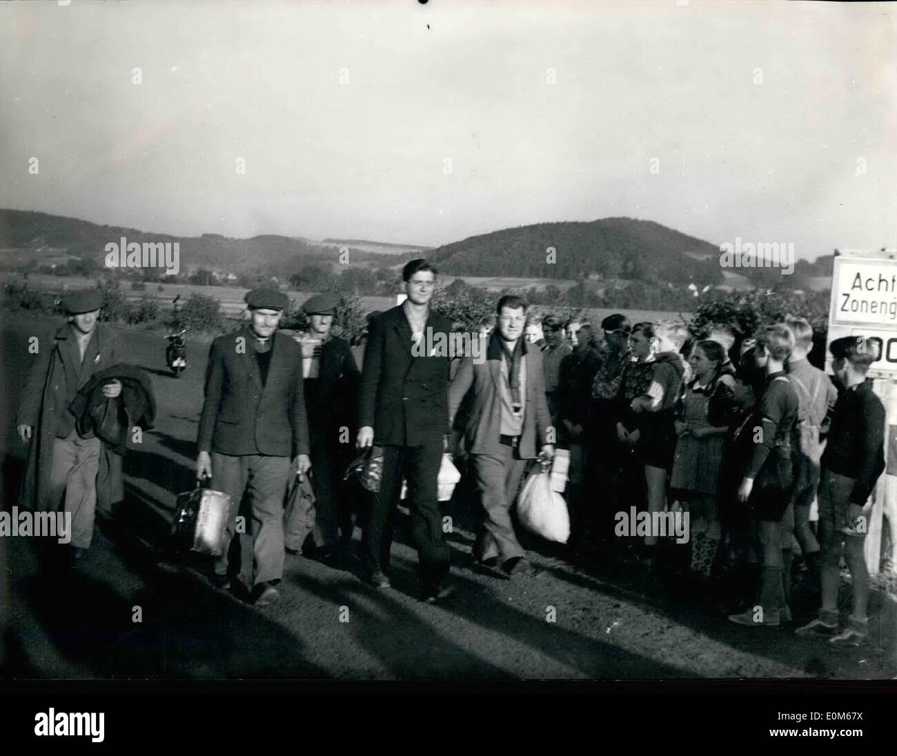 09 septembre 1953 - Maison allemande de Russie : certains des prisonniers libérés traversent la frontière par Russes. Banque D'Images