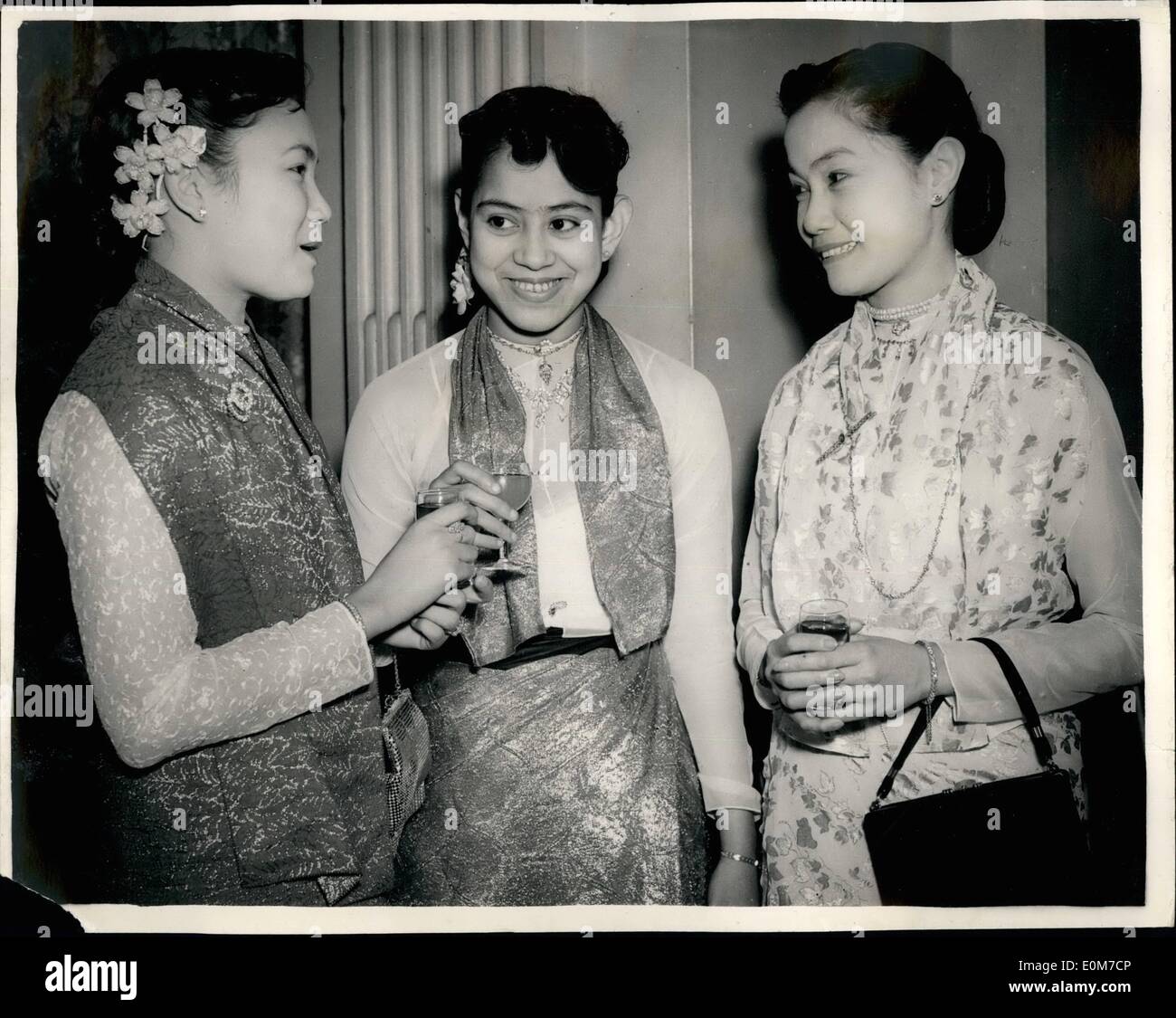 01 janvier, 1954 - L'Ambassadeur est titulaire corps diplomatique birmane de réception date de l'indépendance célébré à Londres : une réception a eu lieu Banque D'Images