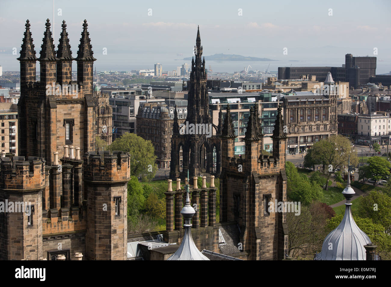 Vue sur Édimbourg et skyline vu du haut de Camera Obscura building sur la rue (Royal Mile), à Edimbourg, Ecosse Banque D'Images