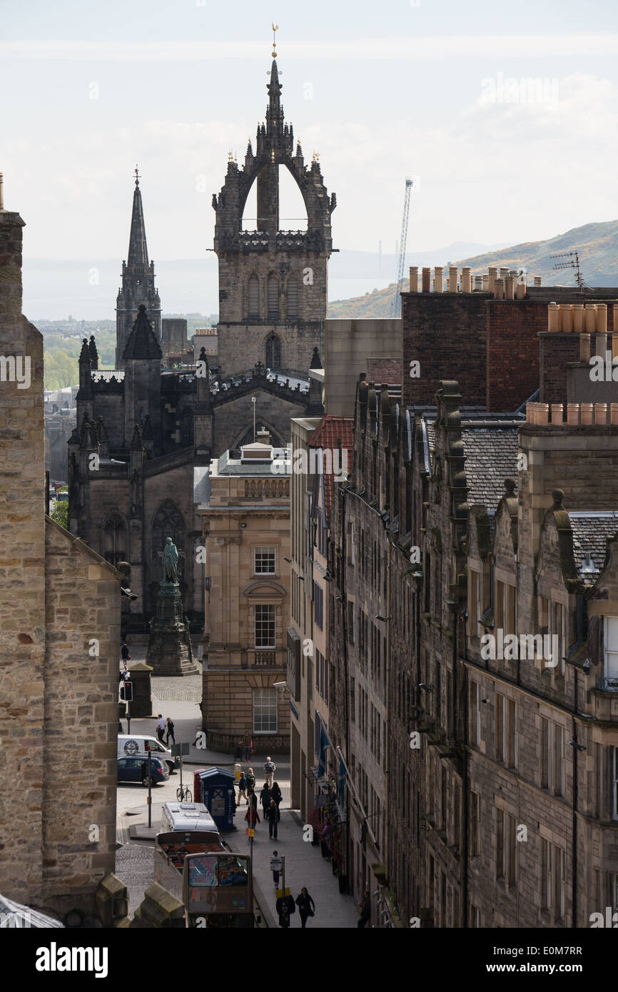 Vue sur Édimbourg et skyline vu du haut de Camera Obscura building sur la rue (Royal Mile), à Edimbourg, Ecosse Banque D'Images