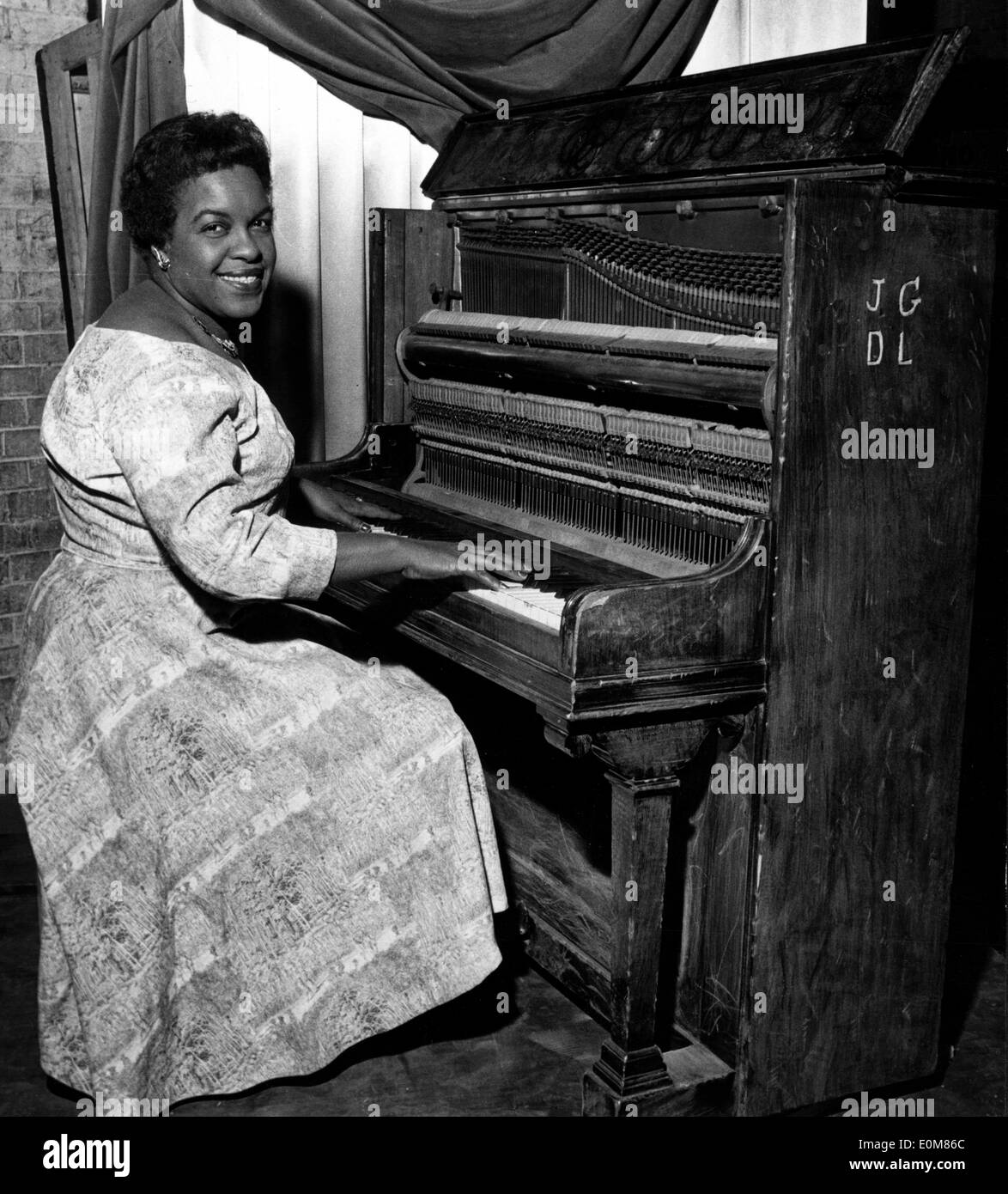 Winifred Atwell et son fameux piano Banque D'Images