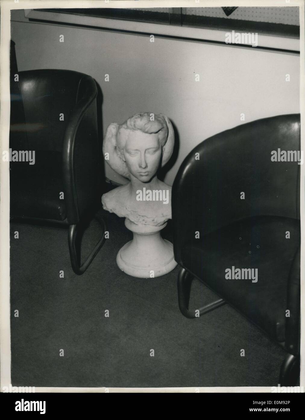 11 févr., 1954 - Cast ''The Queen'' a été retiré. Un moulage en plâtre d'une tête et des épaules de la jeune fille, d'être utilisé à des fins d'affichage Banque D'Images