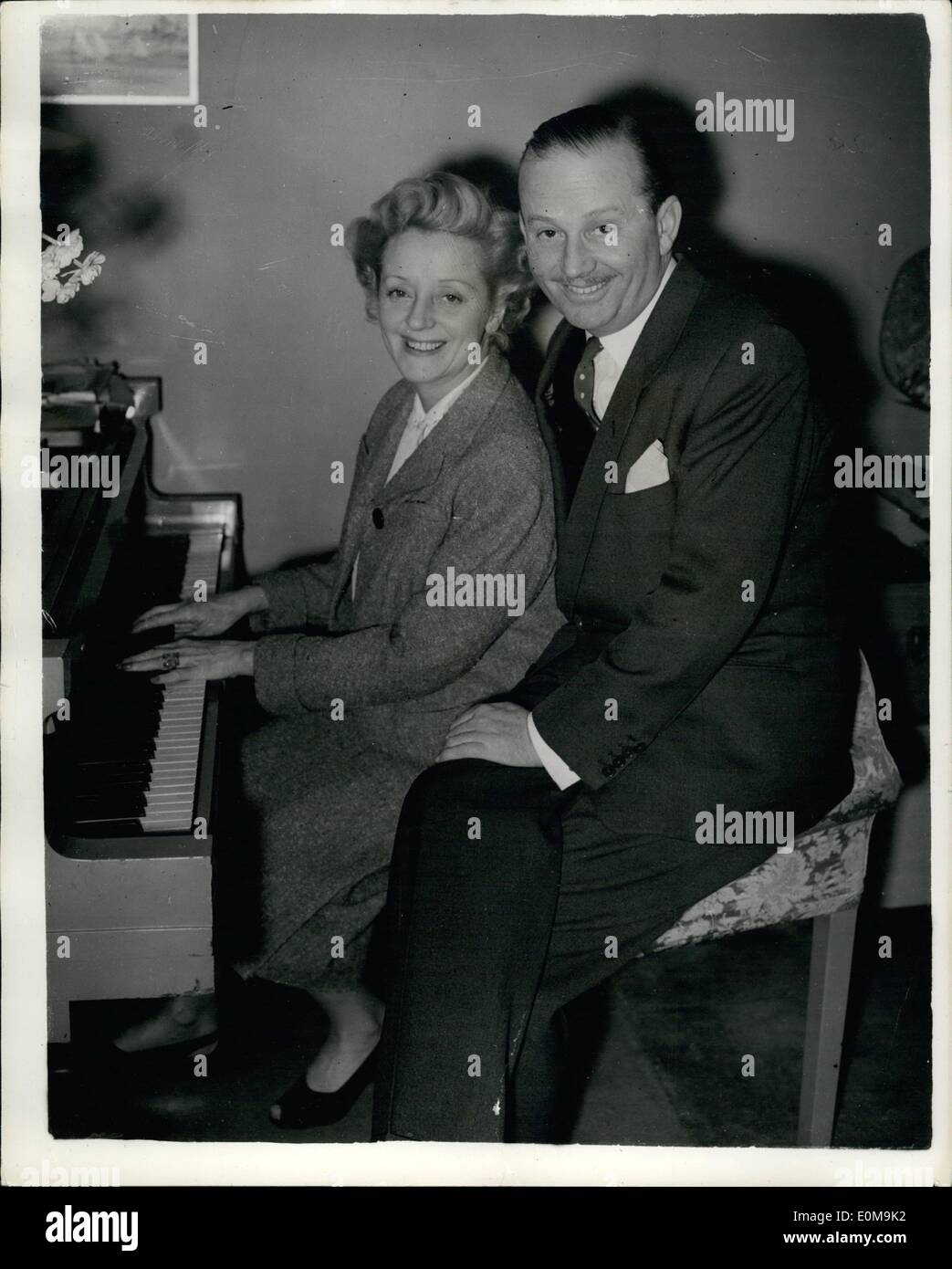 Avril 04, 1954 - ''Le Come-Back'' d'Evelyn Laye et mari Frank Lawton couple font de grands succès. étape : le grand succès Banque D'Images