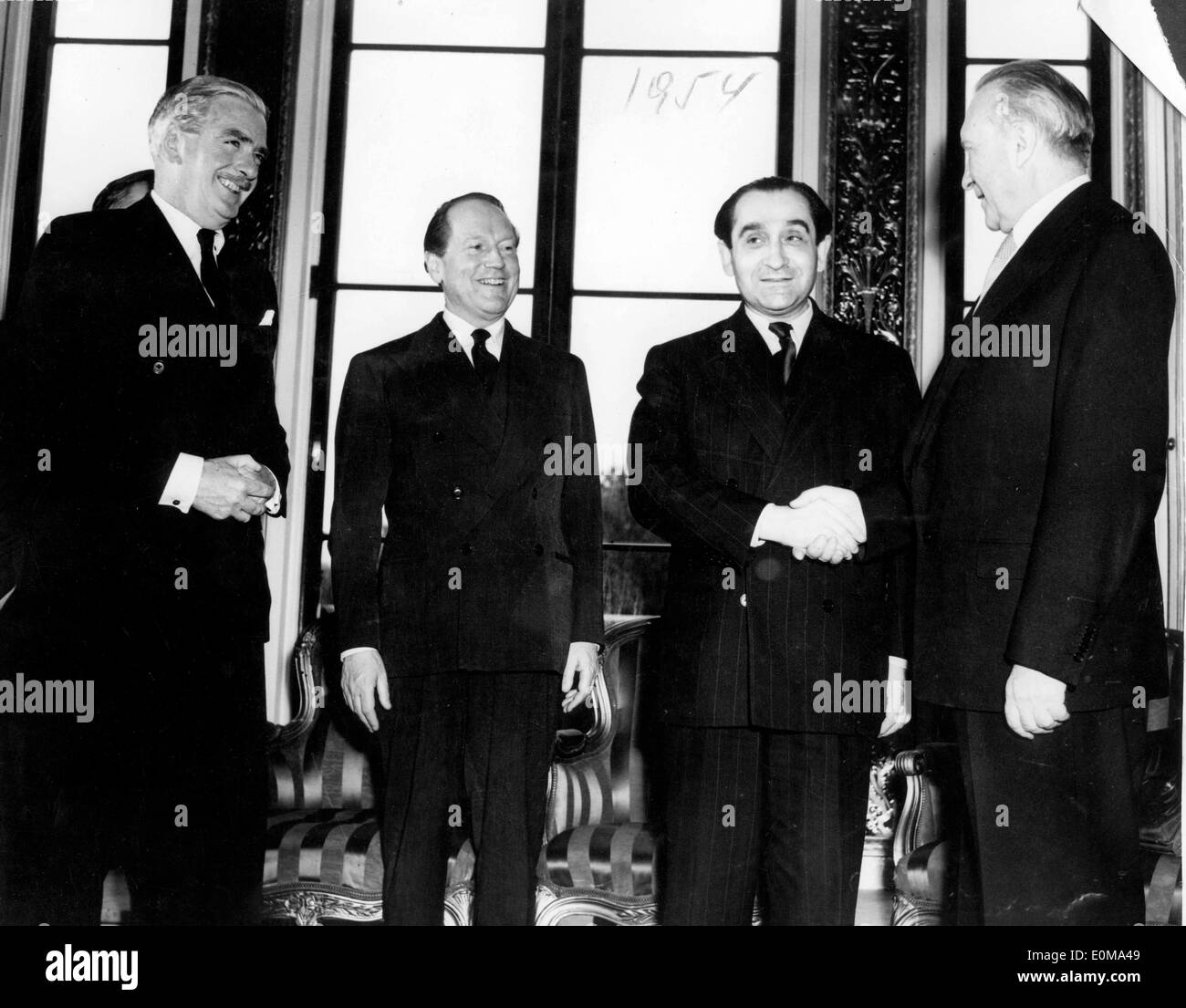 Le Dr Adenauer et politiciens répondre à Lancaster House Banque D'Images