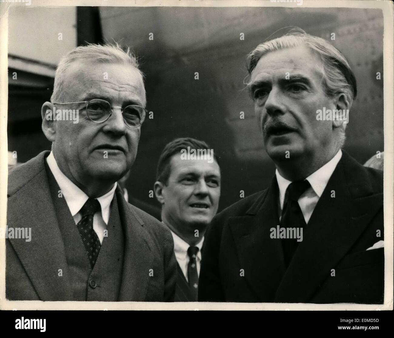 Septembre 09, 1954 - M. Dulles arrive. Photo montre M. John Foster Dulles, le United States Setary d'État - photographié avec Banque D'Images