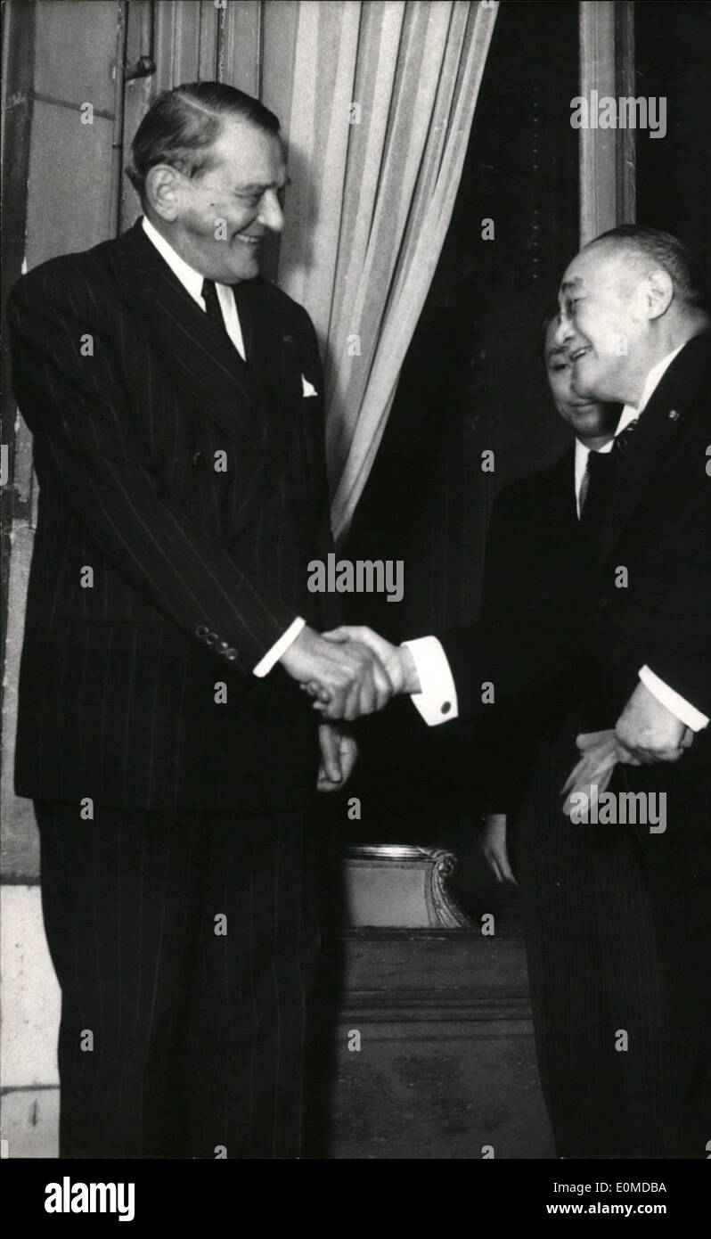 10 octobre 1954 - M. Yoshida in Paris : président city accueille le premier ministre japonais à l'Elysée aujourd'hui. M. Yoshida est sur que visite officielle à Paris. Banque D'Images