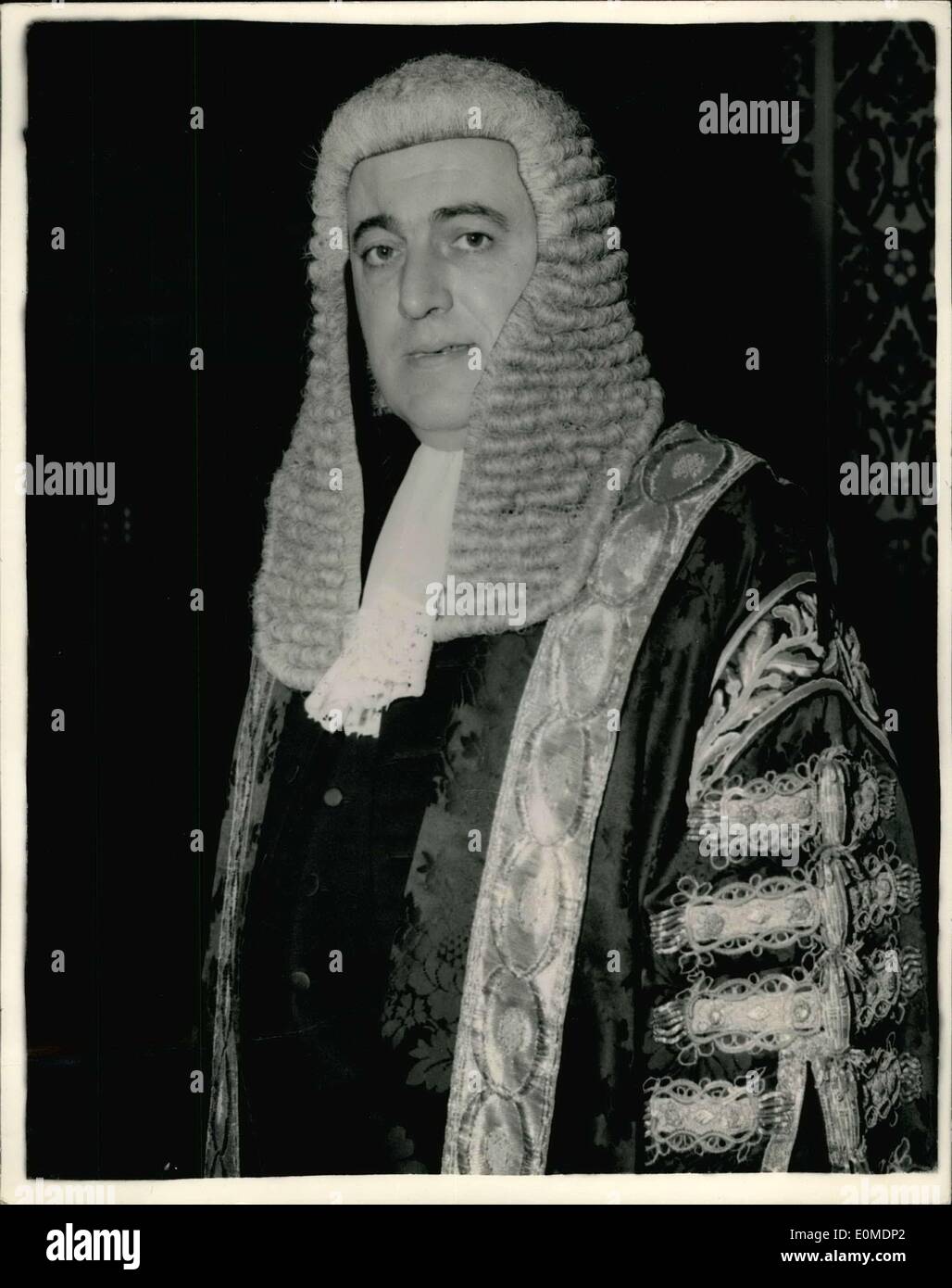 20 octobre 1954 - Le nouveau Chancelier pose pour la caméra.. Le vicomte Kimuir sir David Maxwell Fife .. Le nouveau seigneur Chancello Banque D'Images