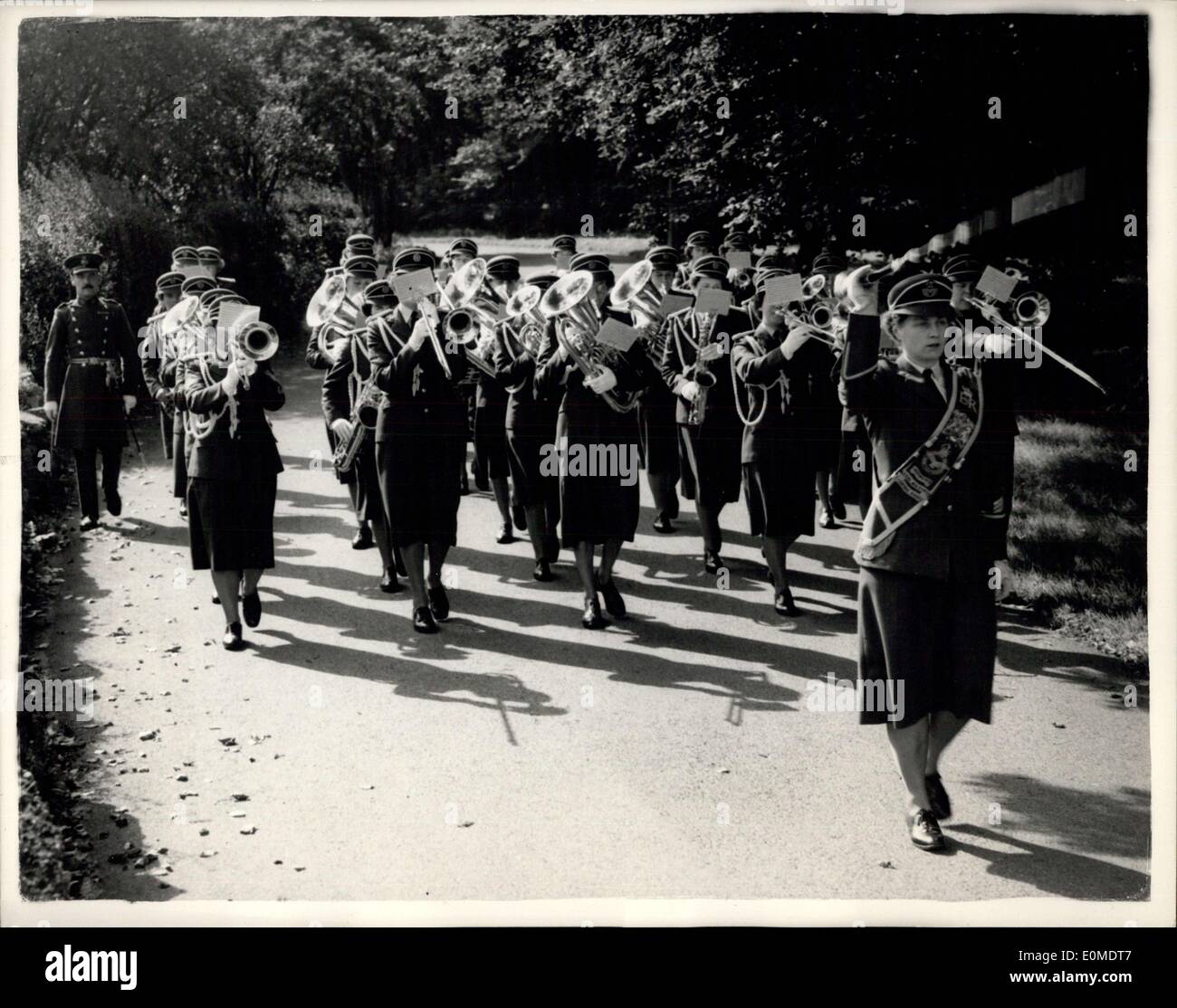 Septembre 16, 1954 - Women's Royal Air Force Marching Band Central à Uxbridge Banque D'Images