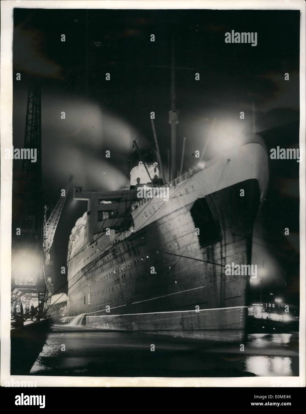 11 novembre 1954 - le voyage royal a pris fin le 23/11/54. PIX par Smith. La Reine Marie arrive à Southampton ce soir avec la Reine mère à bord après sa grande visite. Banque D'Images