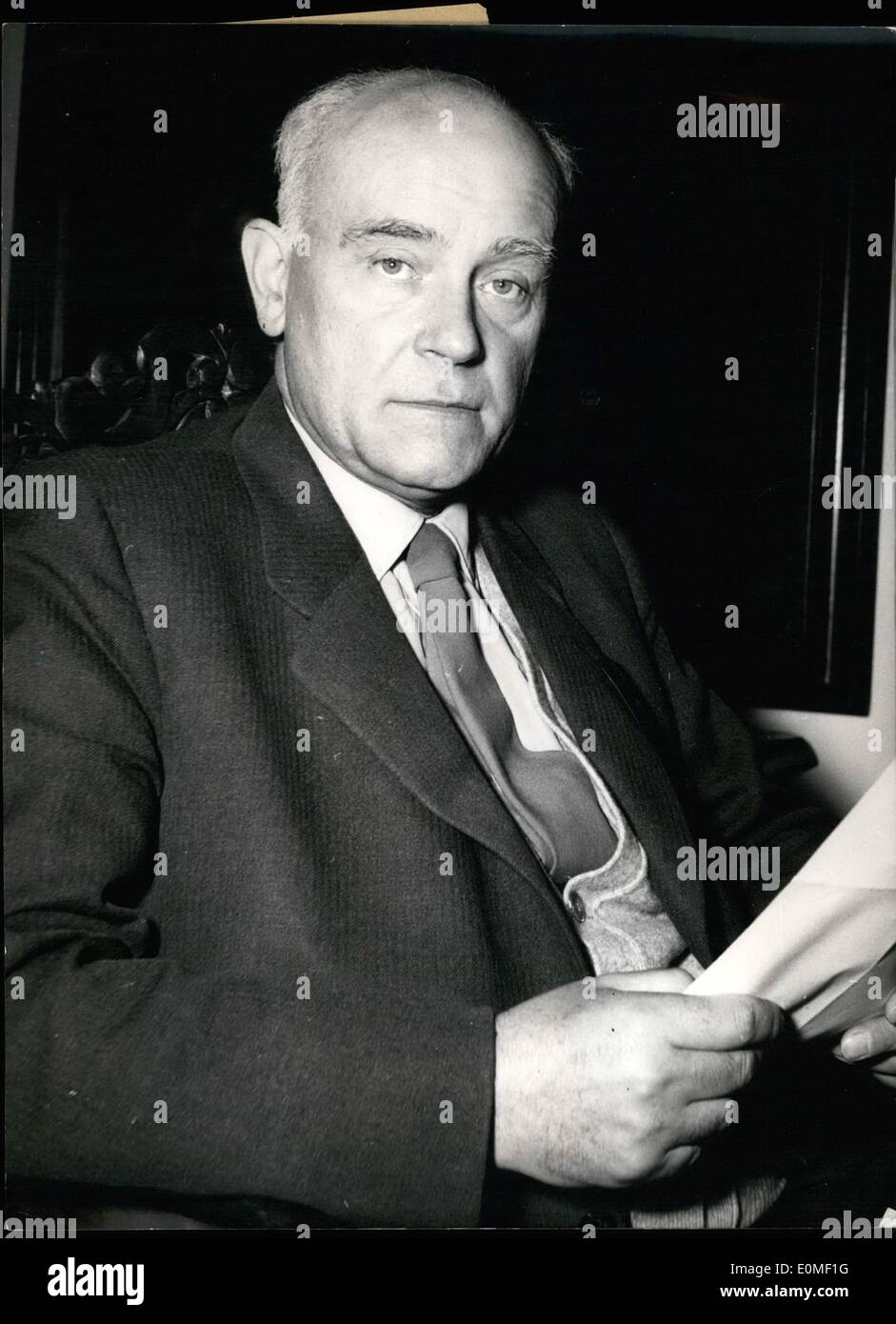 02 février 1955 - témoin contre schemer ; l'ancien sénateur de la cour martiale, le Dr Ernst von Dornberg cargo sera un témoin contre schemer dans un procès à venir, il est en mesure de confirmer que de nombreux soldats sont commandés à raccrocher. Banque D'Images
